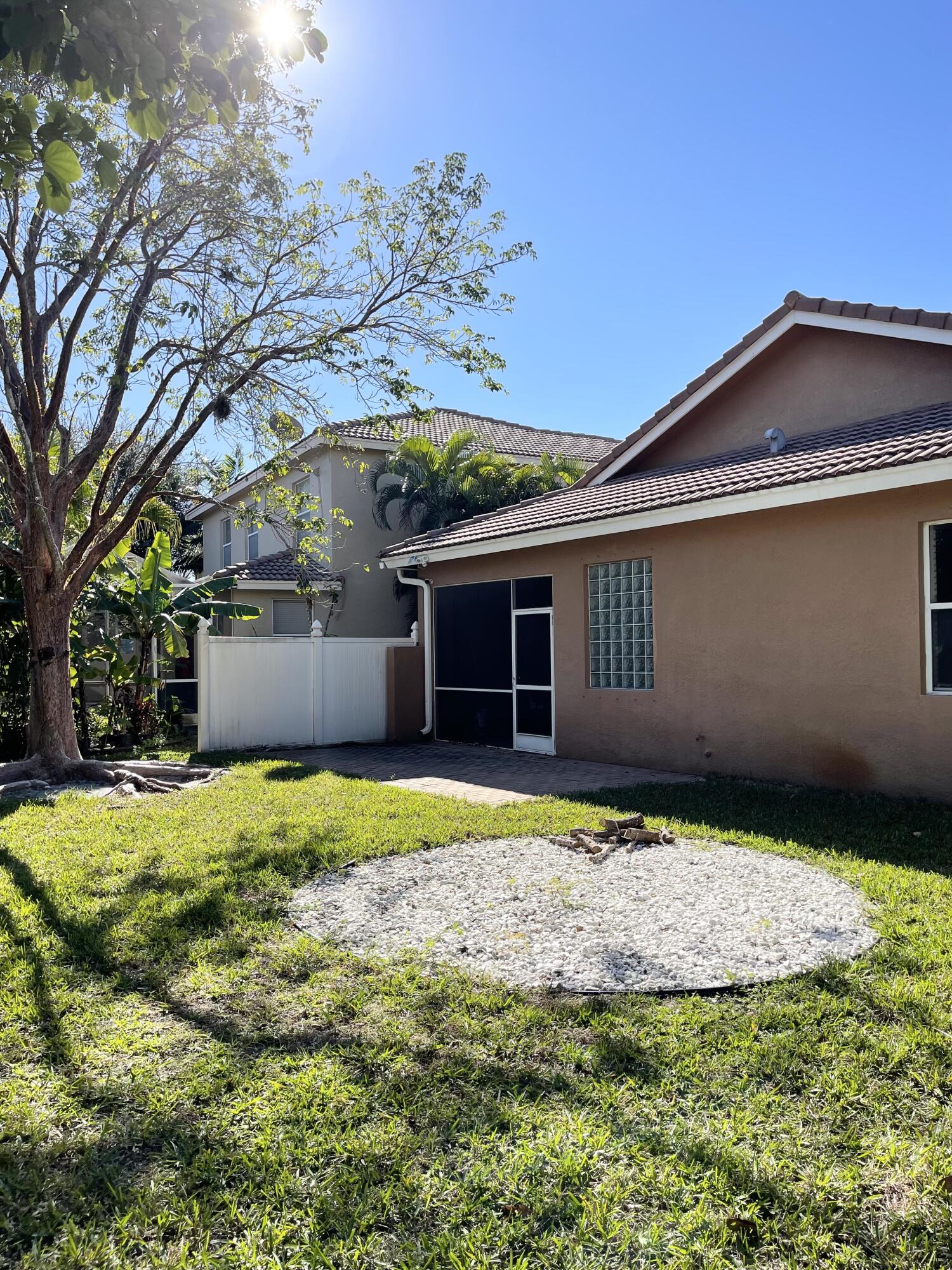 870 Gazetta Way Property Photo 4