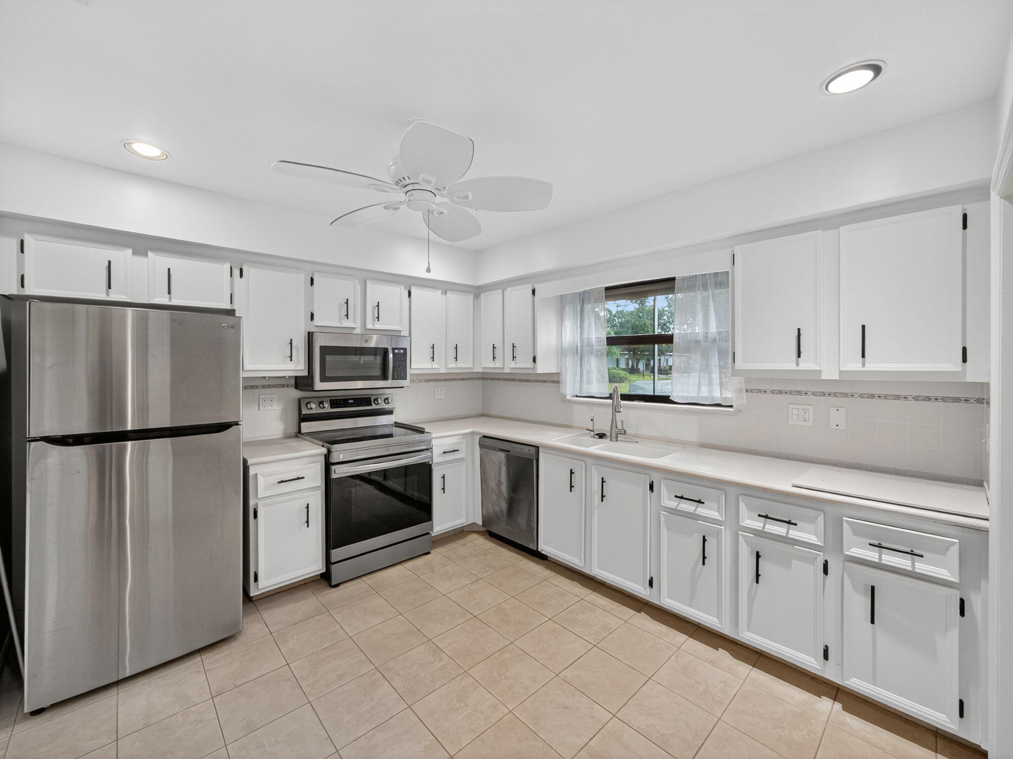 4355 Cedar Tree Place B Property Photo 10