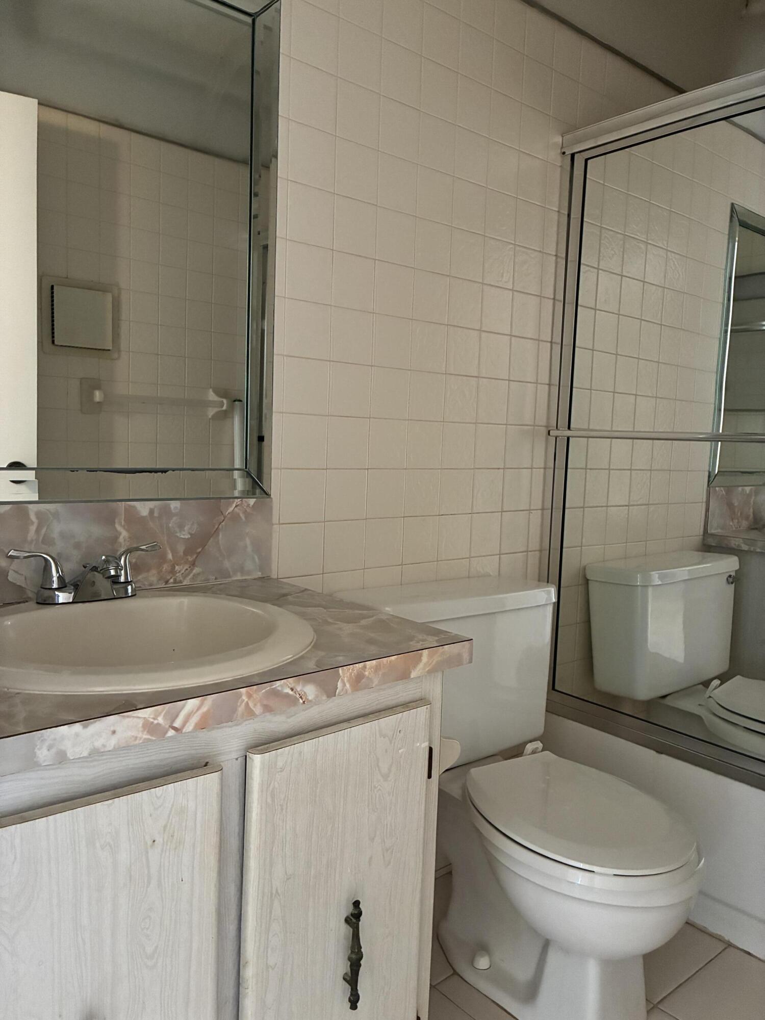 574 Burgundy L 574 Property Photo 15