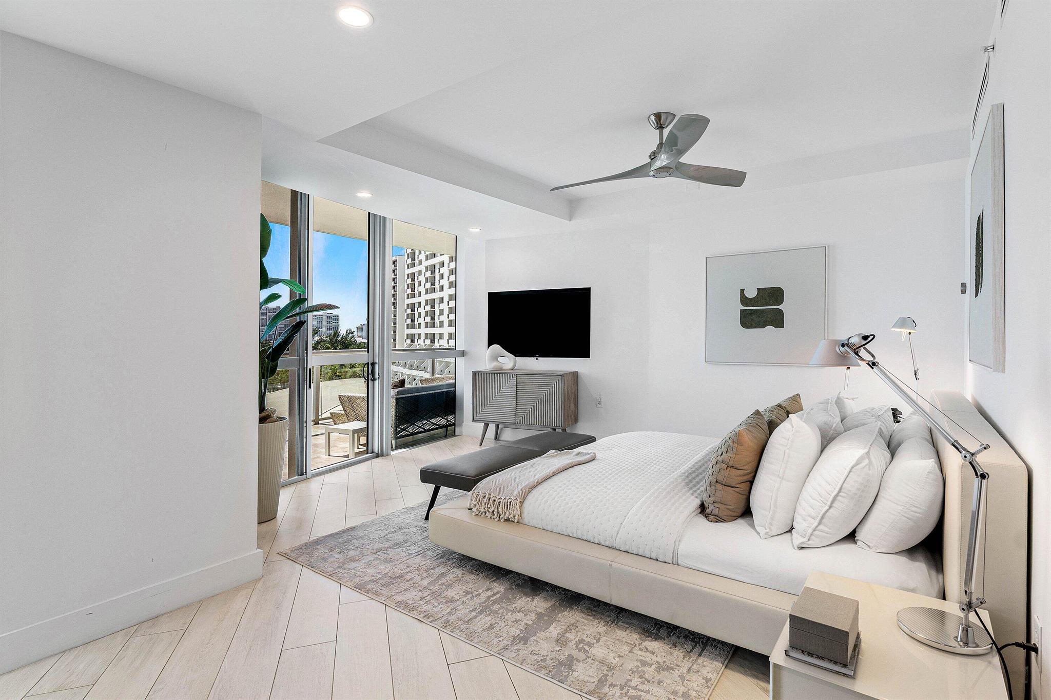 1200 Holiday Drive 602 Property Photo 5