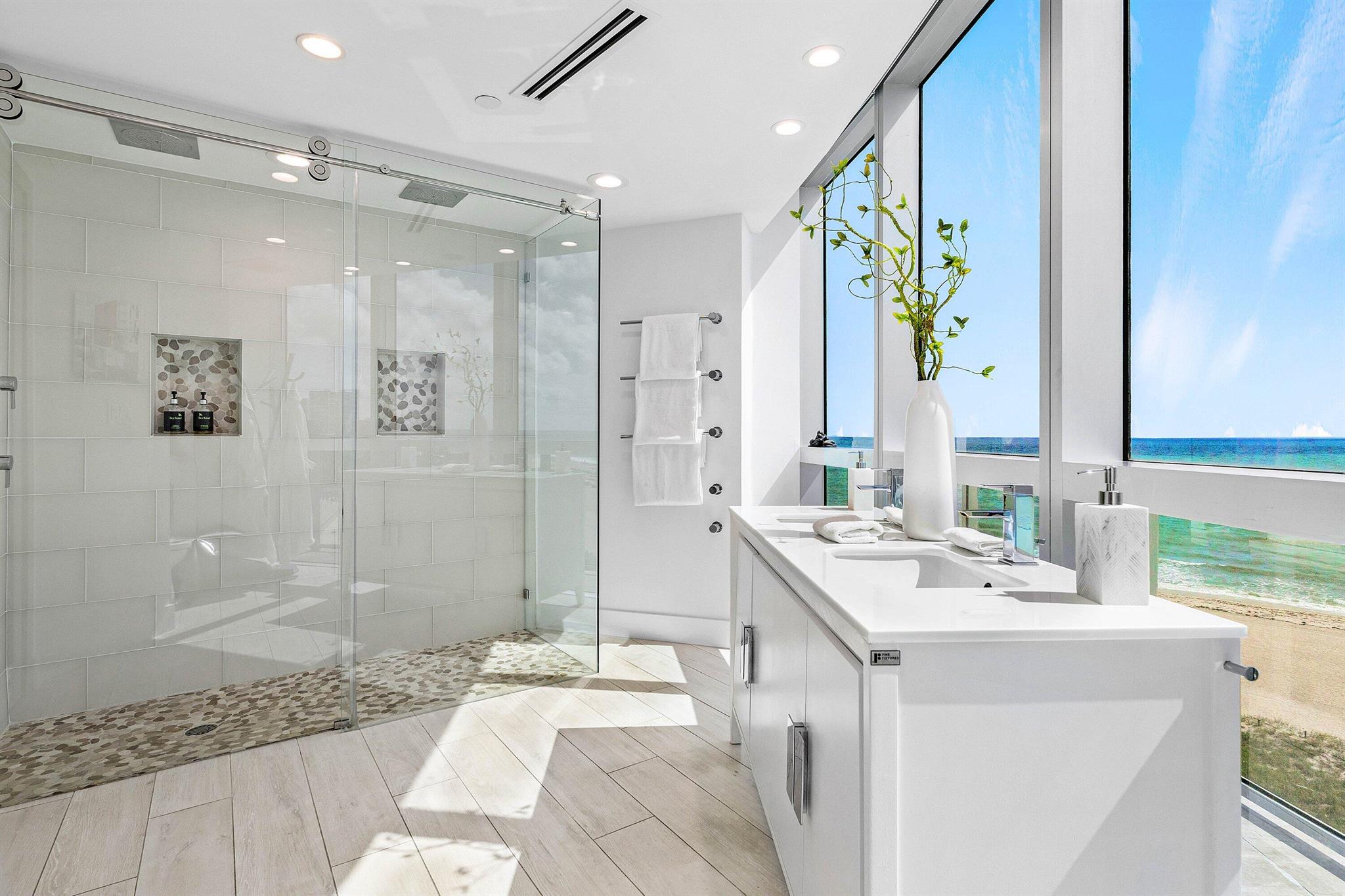 1200 Holiday Drive 602 Property Photo 7