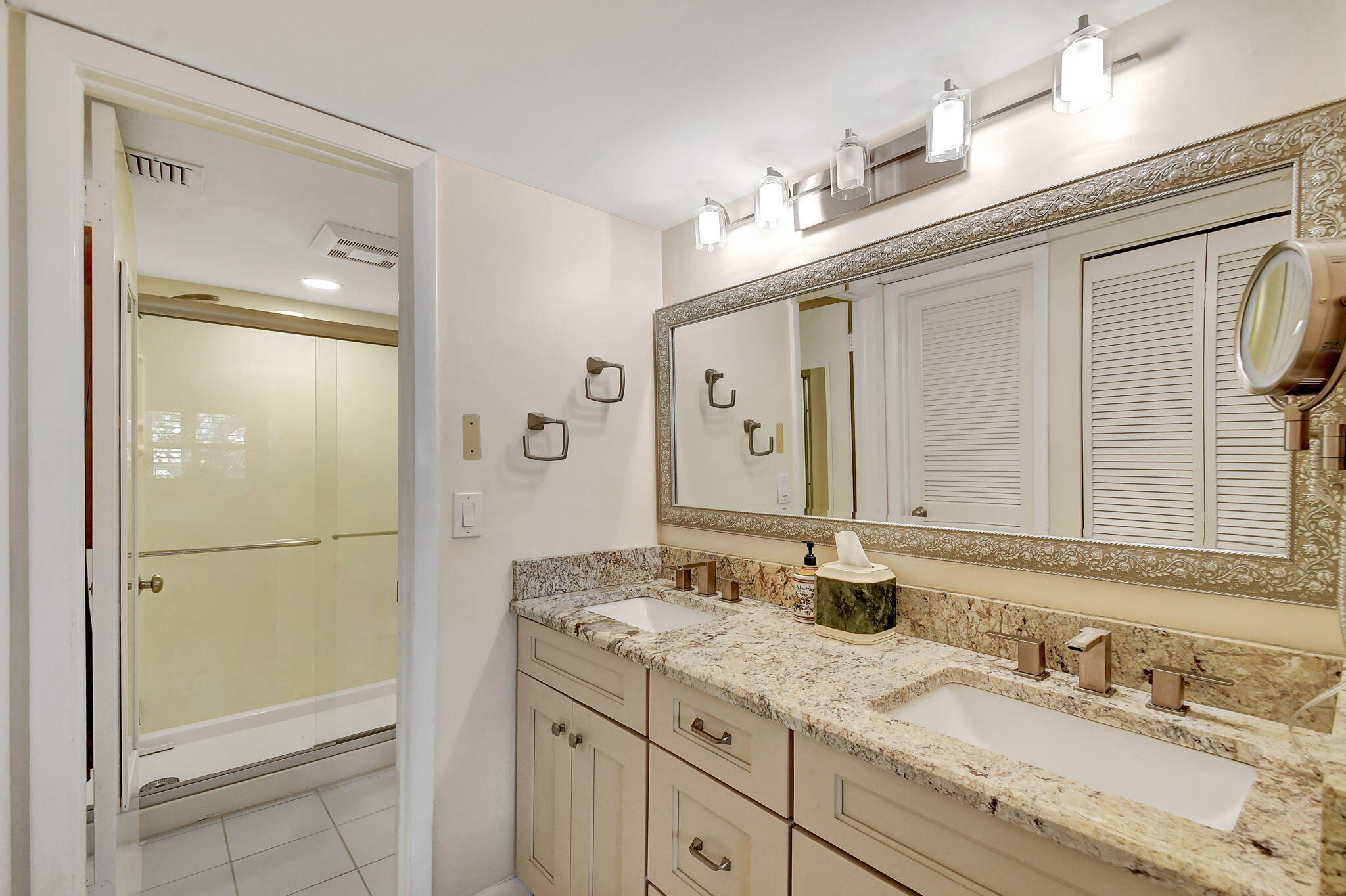 318 Oak Harbour Drive 318 Property Photo 17