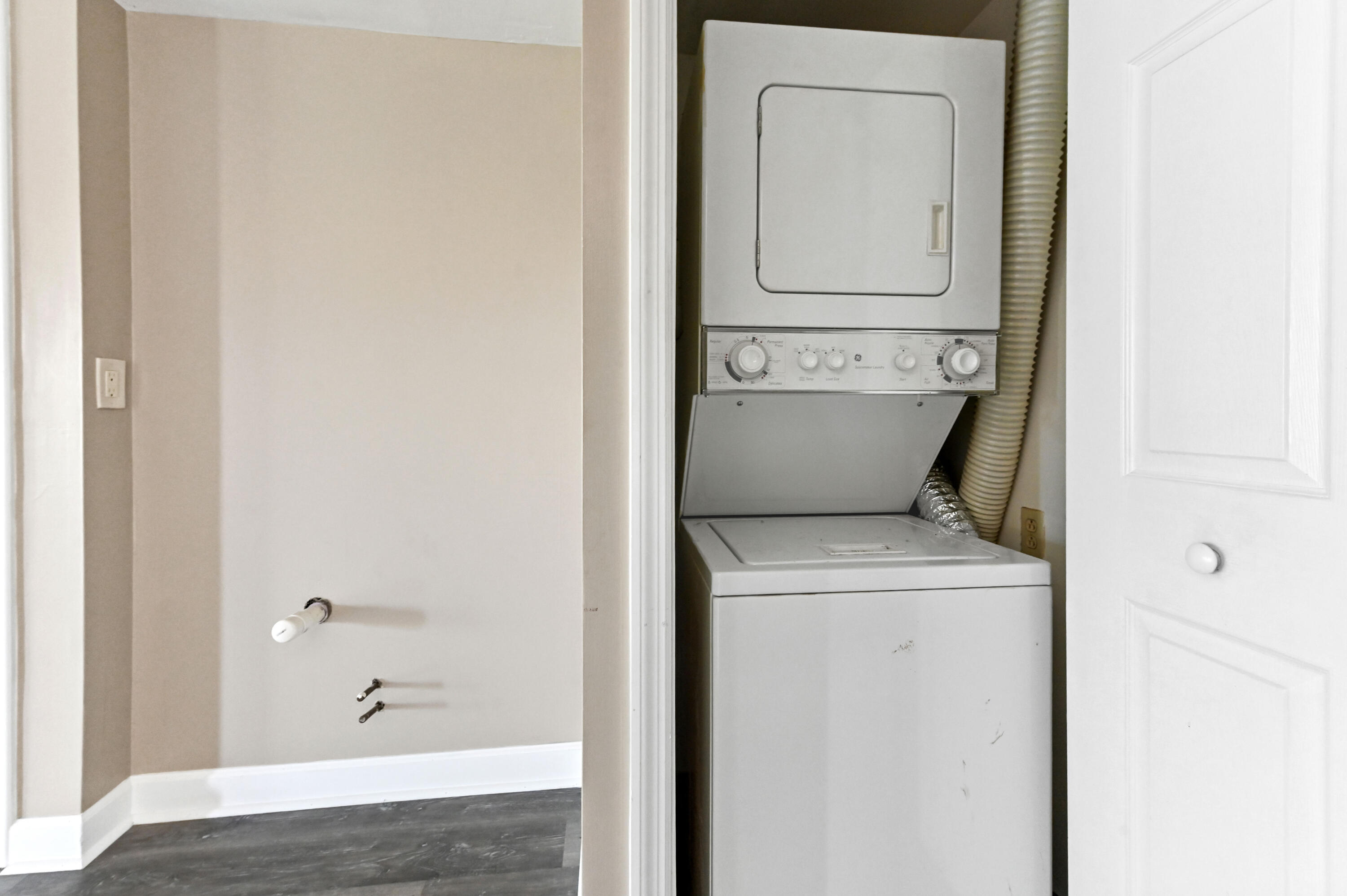 4080 Tivoli Court 202 Property Photo 5