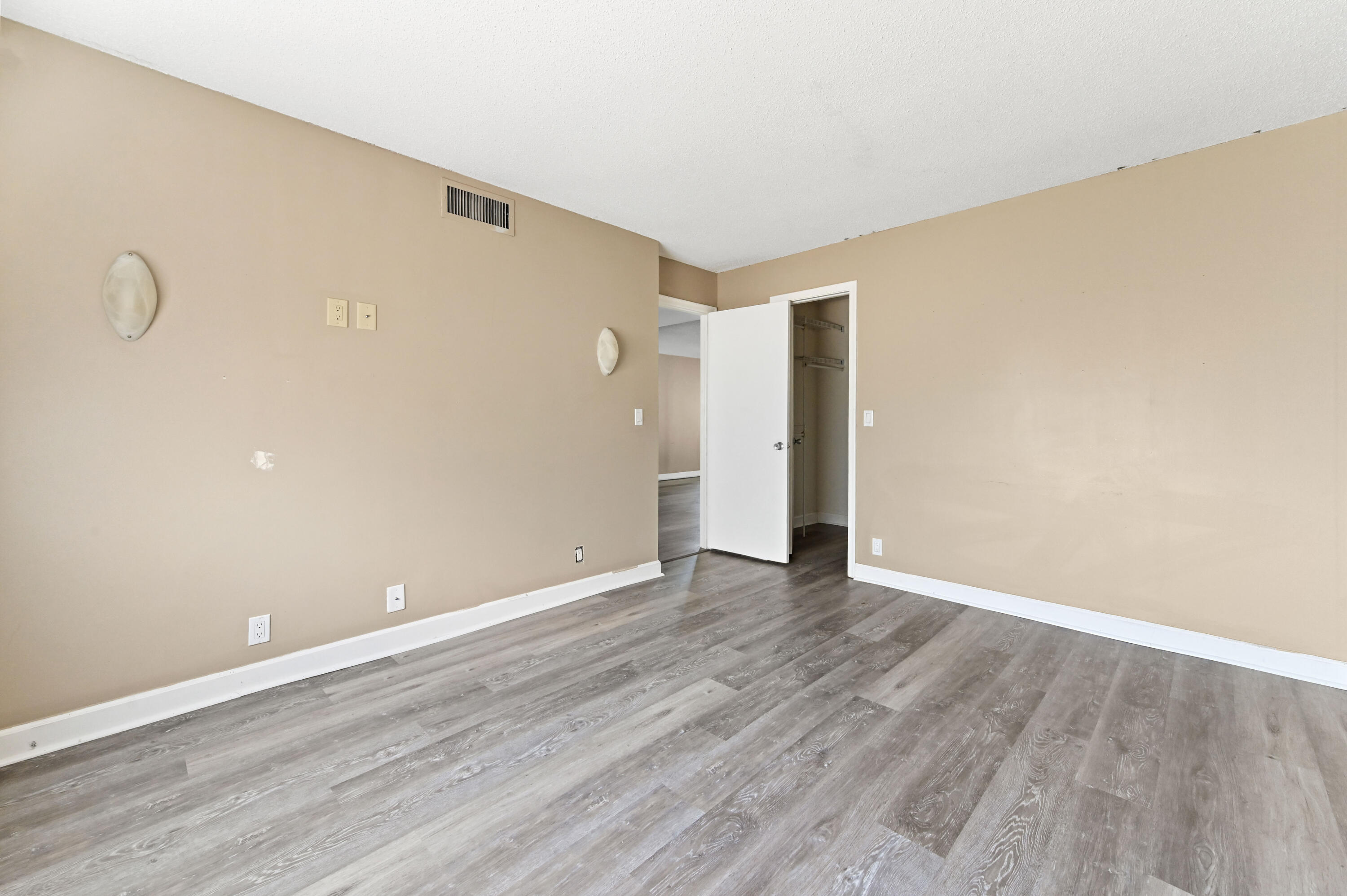 4080 Tivoli Court 202 Property Photo 20