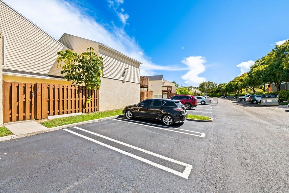 643 Executive Center Drive Q-102