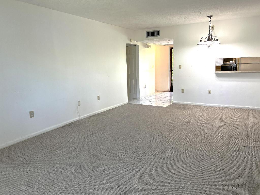 812 Sw 9th Street Circle 103 Property Photo 2