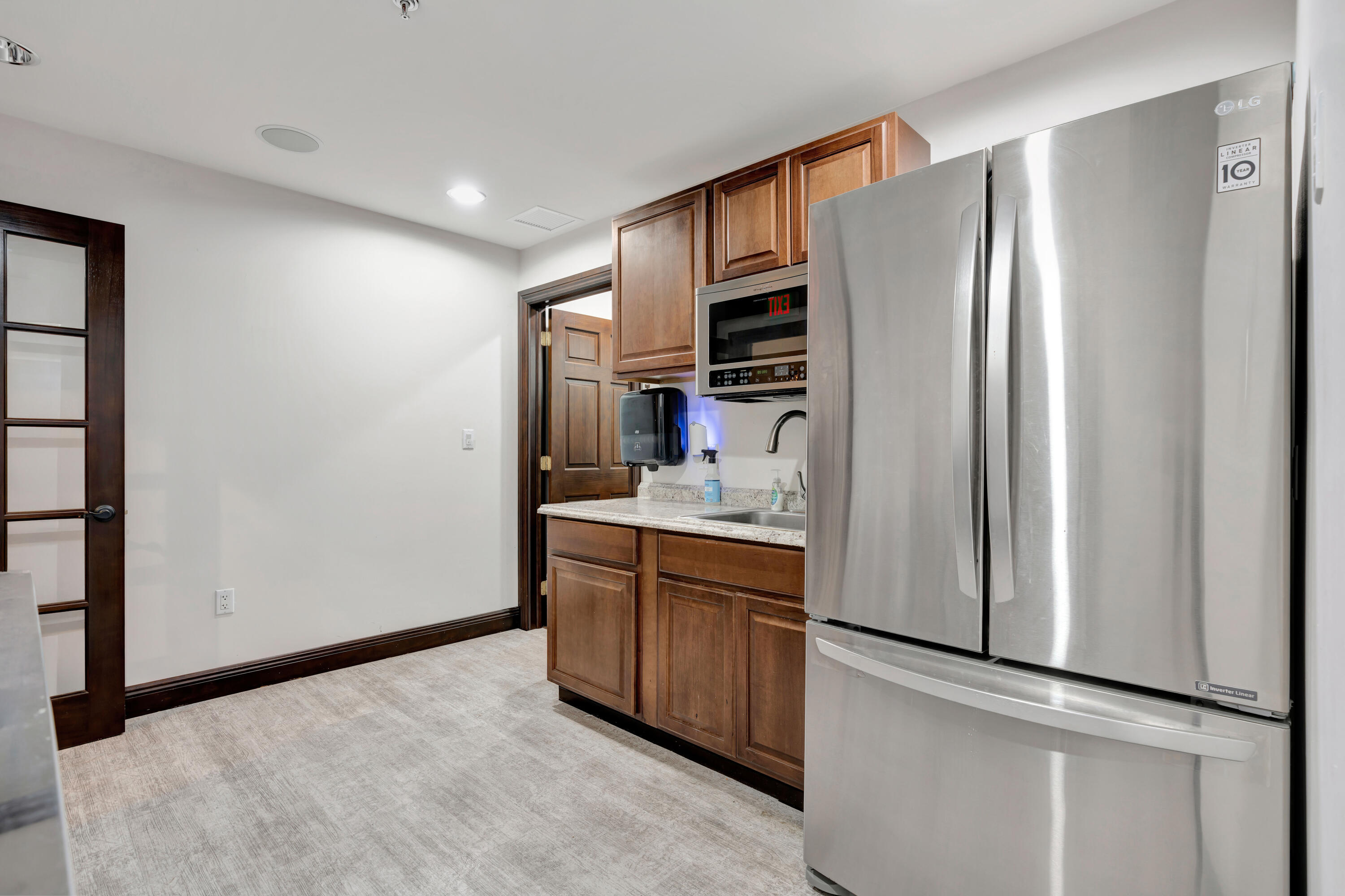 679 Nw Enterprise Drive 102 Property Photo 17