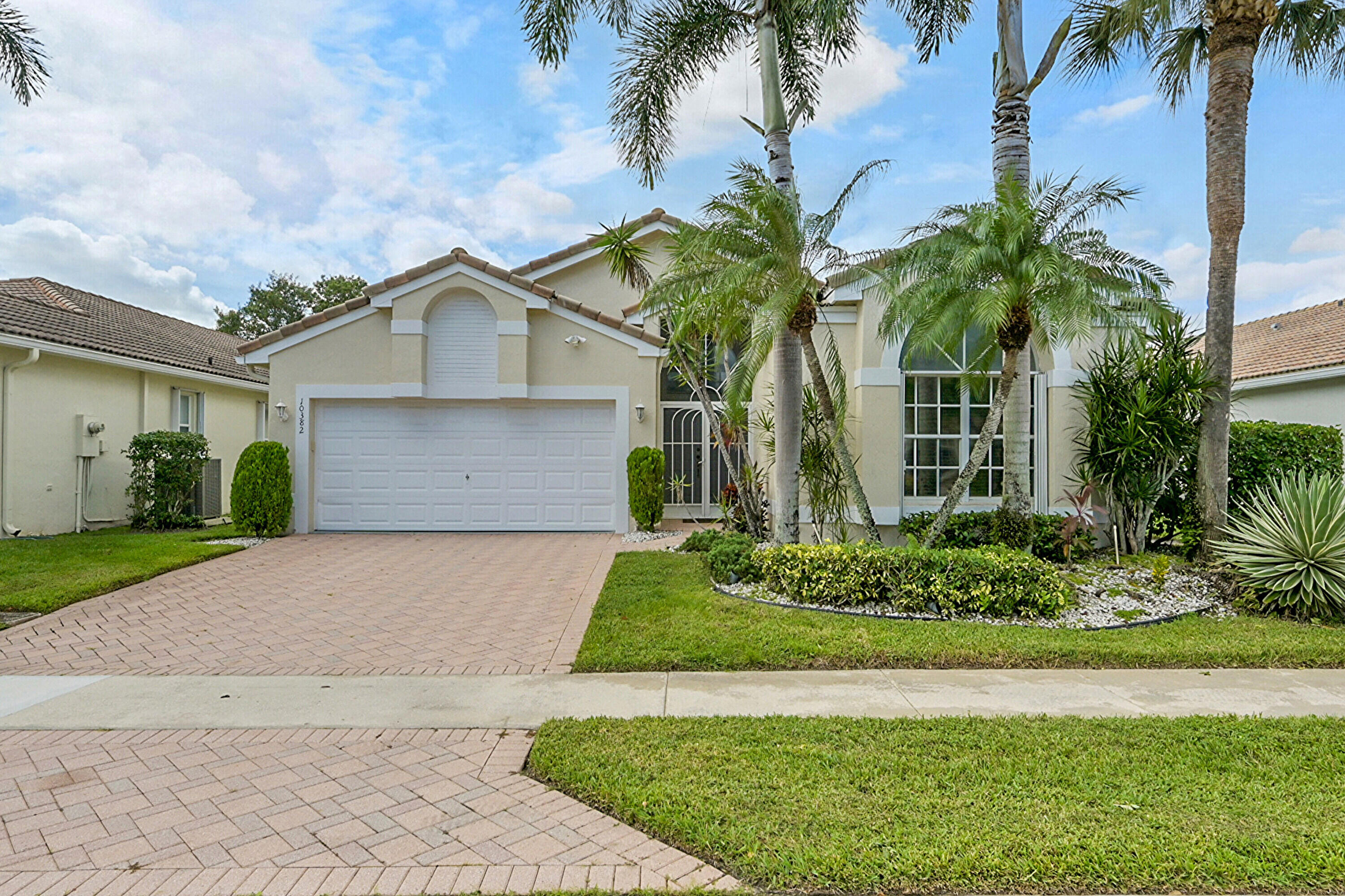 10382 Utopia Circle E Property Photo 1