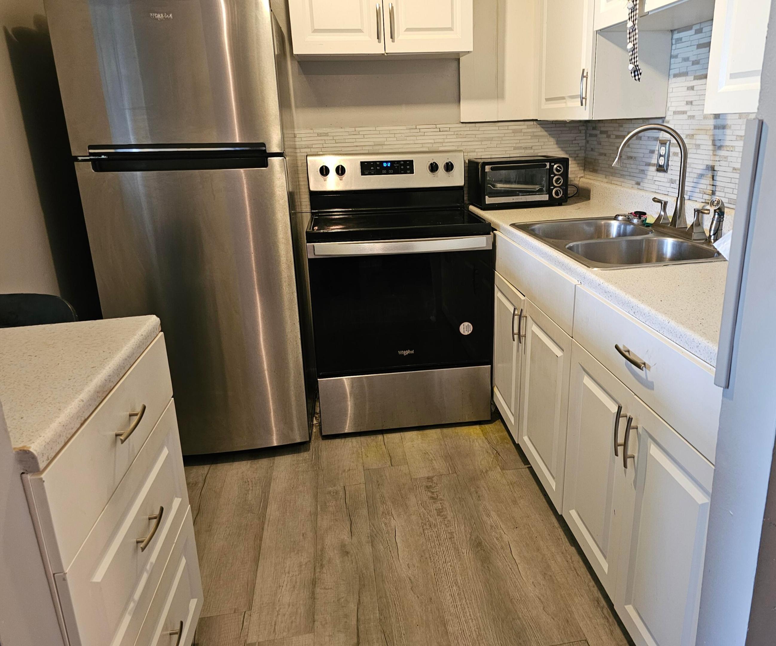 102 Easthampton E Property Photo 4