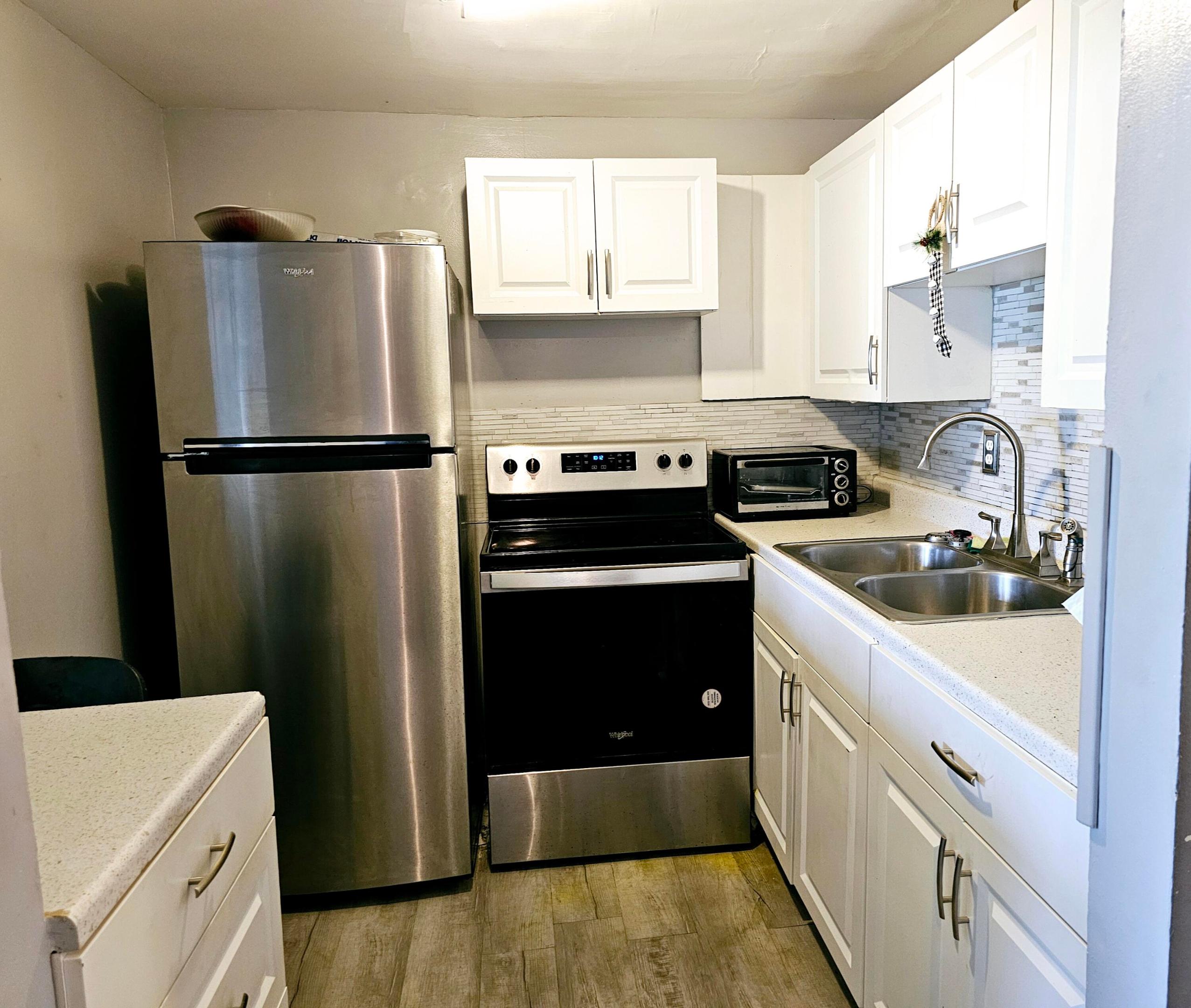 102 Easthampton E Property Photo 5