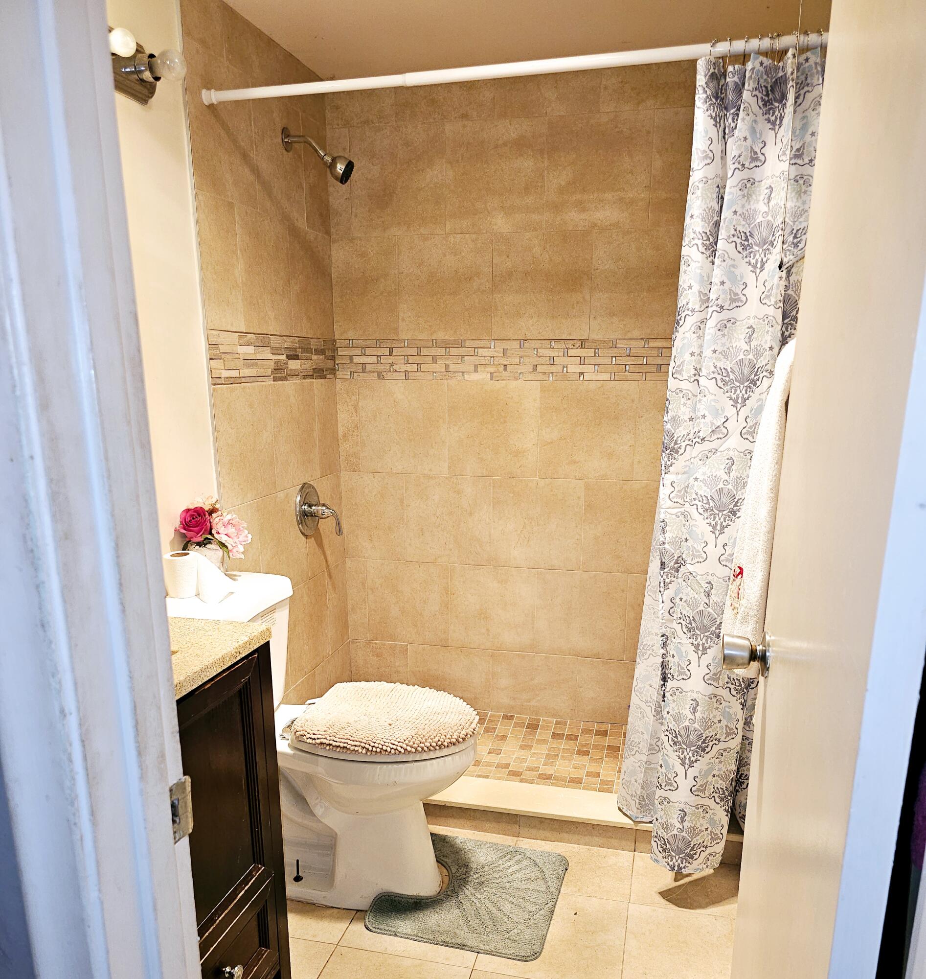 102 Easthampton E Property Photo 8