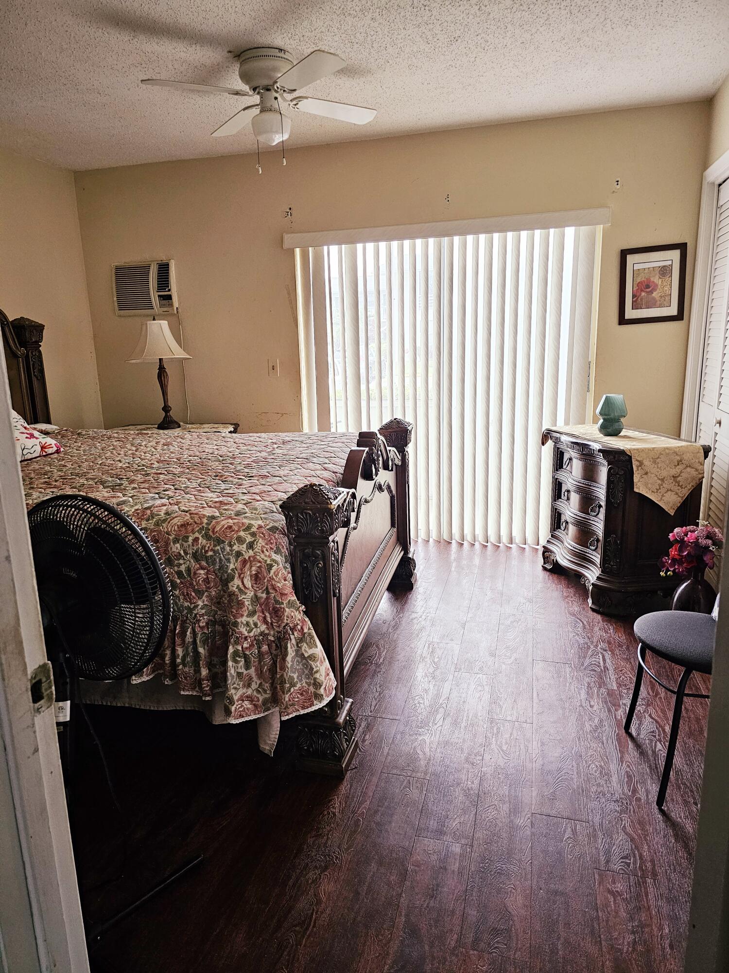 102 Easthampton E Property Photo 10