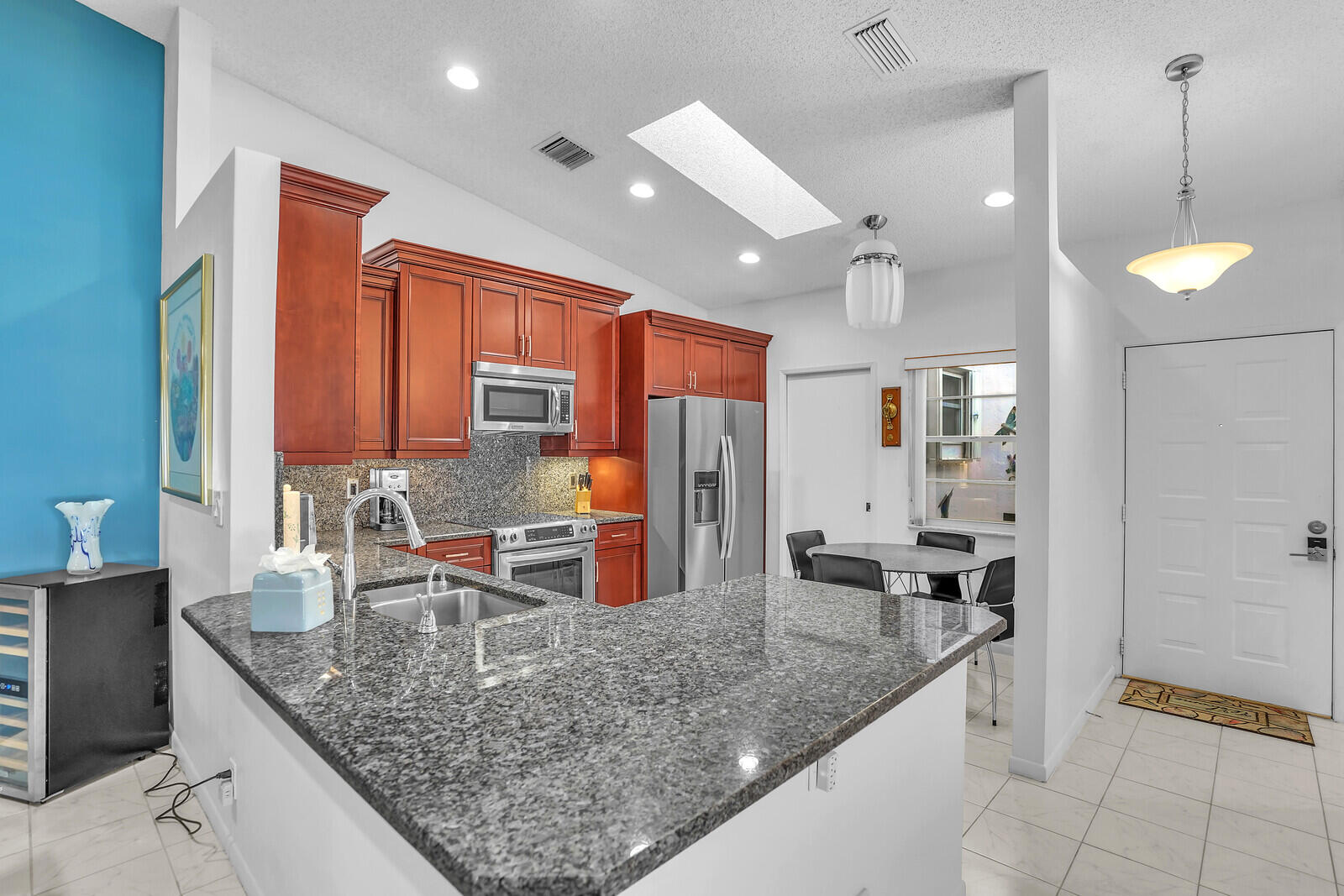 6099 Waldwick Circle Property Photo 7