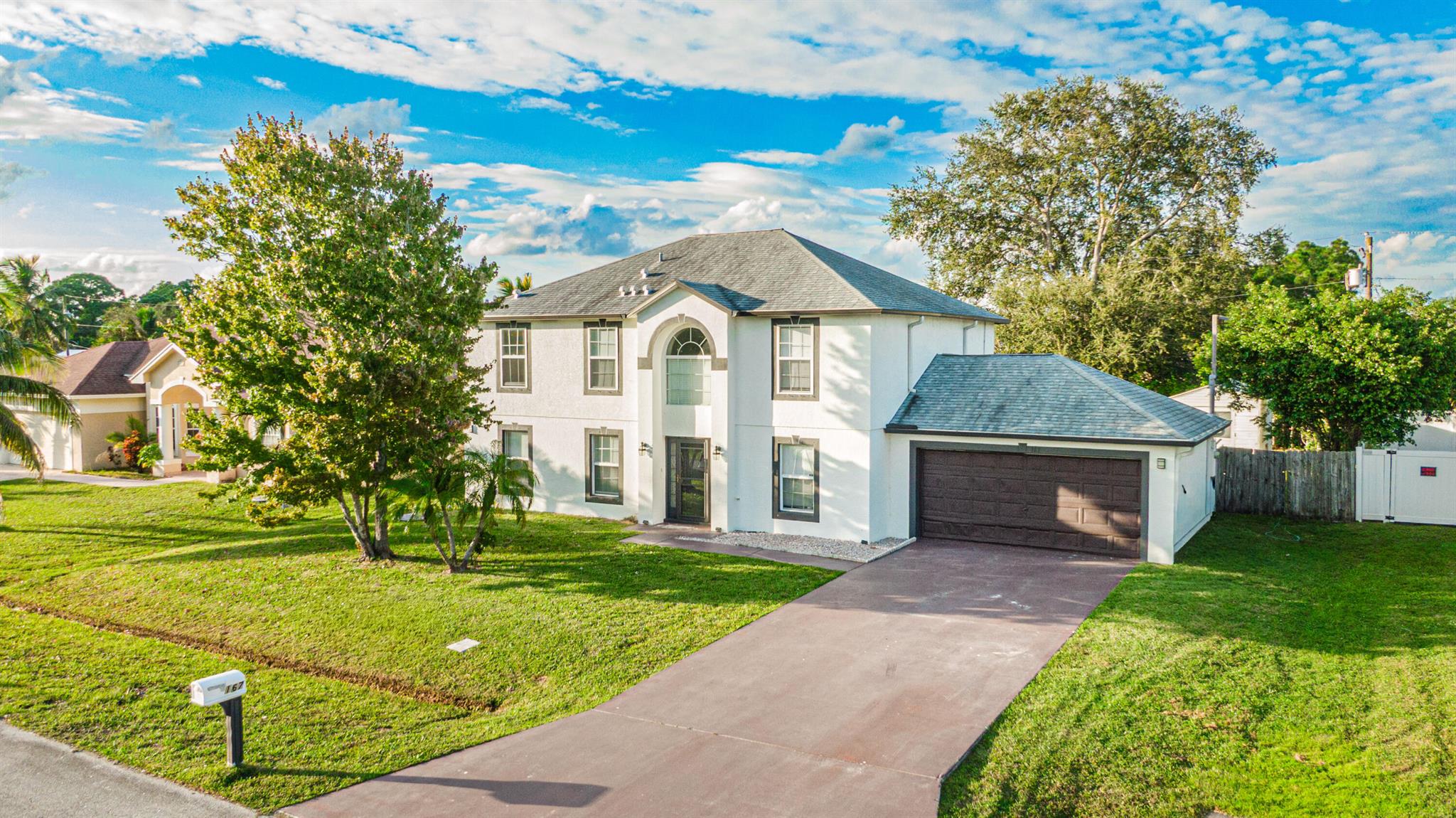 167 Sw Grove Avenue Property Photo 1