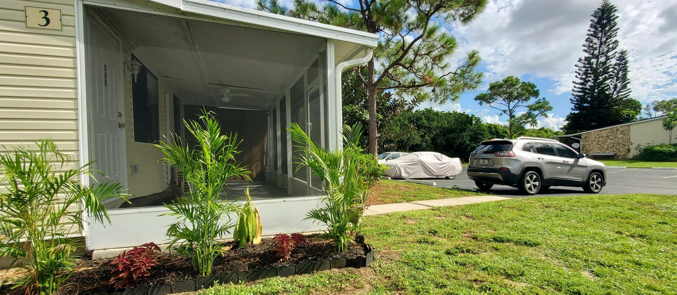 560 7th Place Property Photo 5