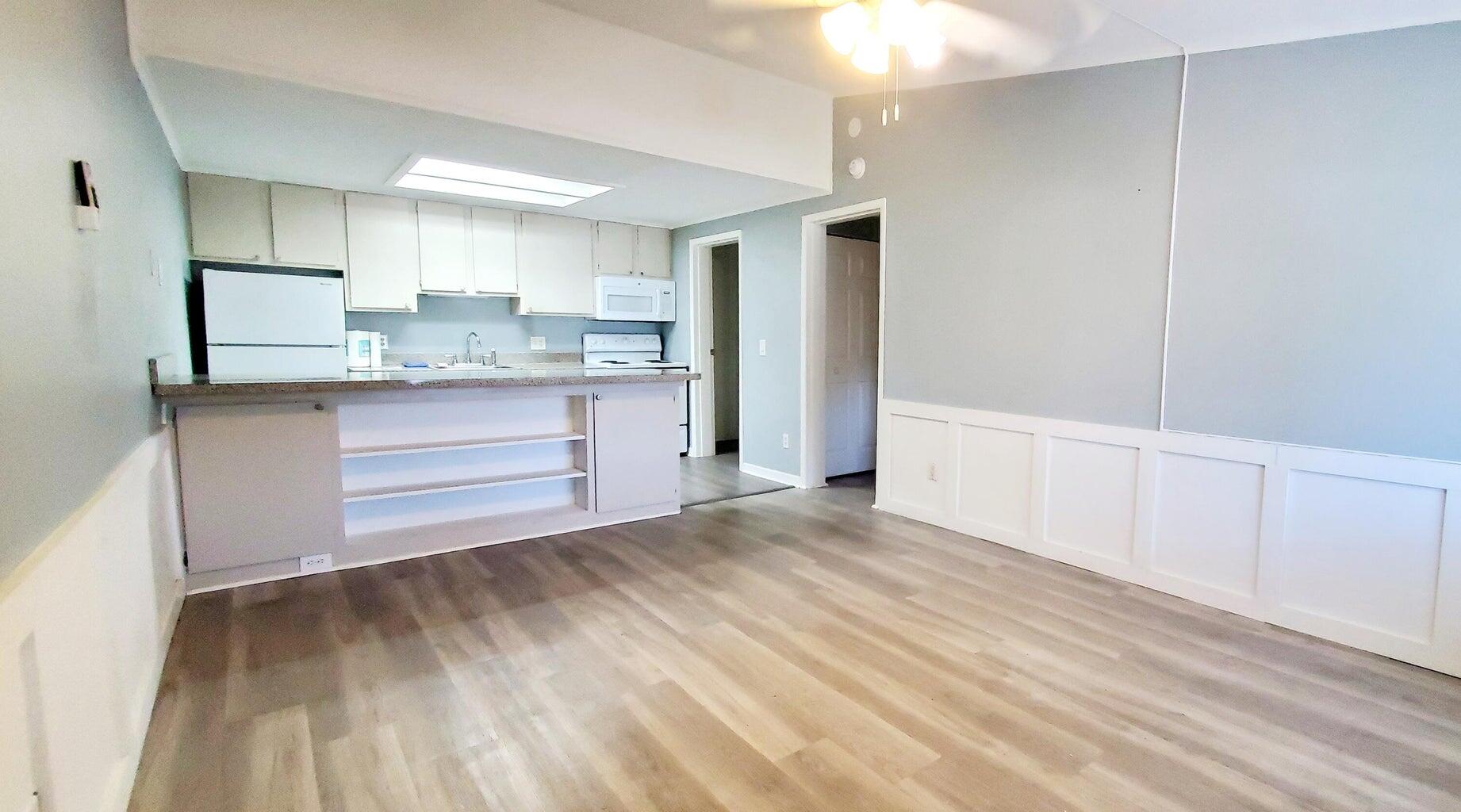 560 7th Place Property Photo 7