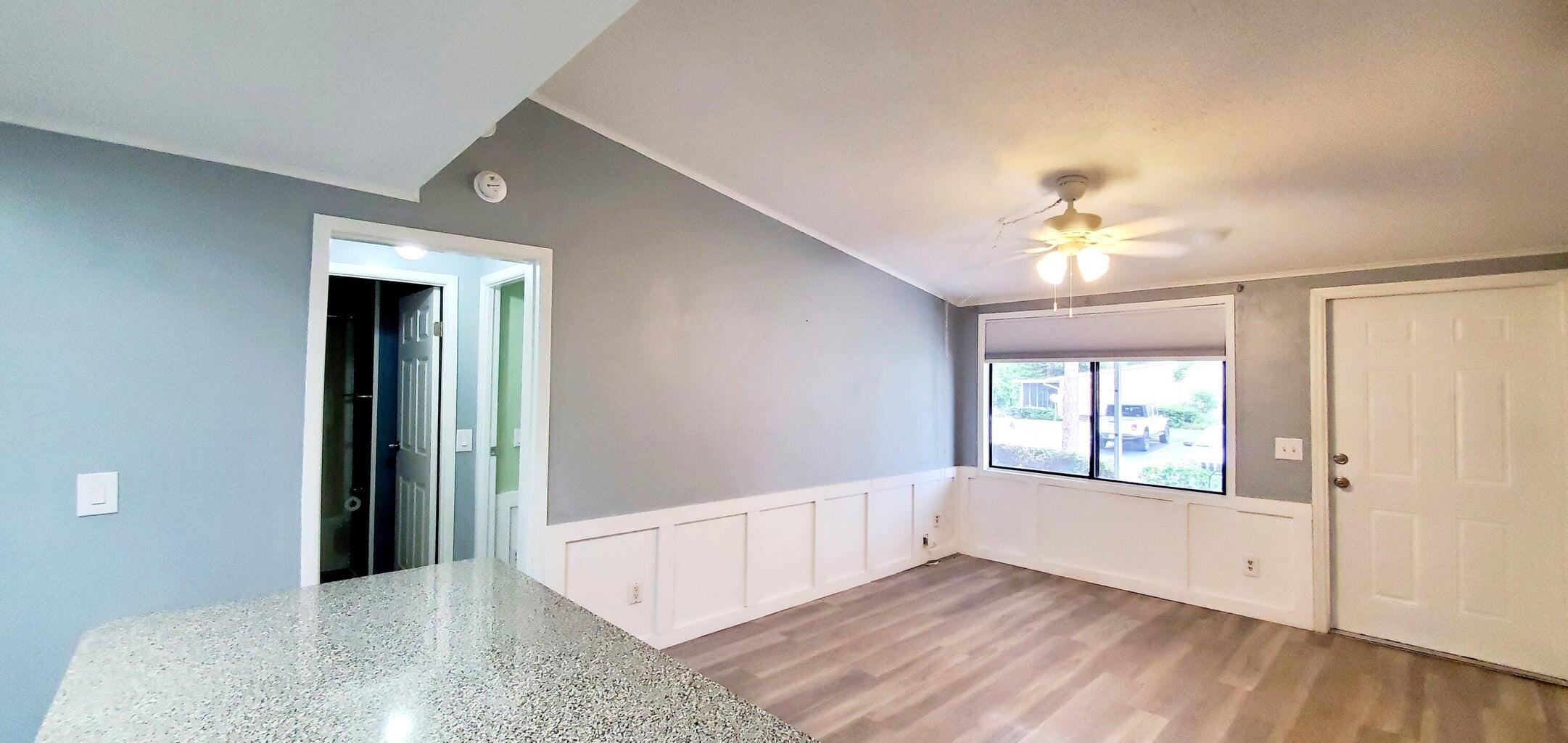 560 7th Place Property Photo 8