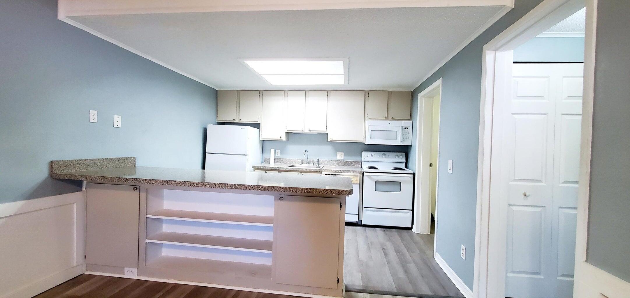 560 7th Place Property Photo 9