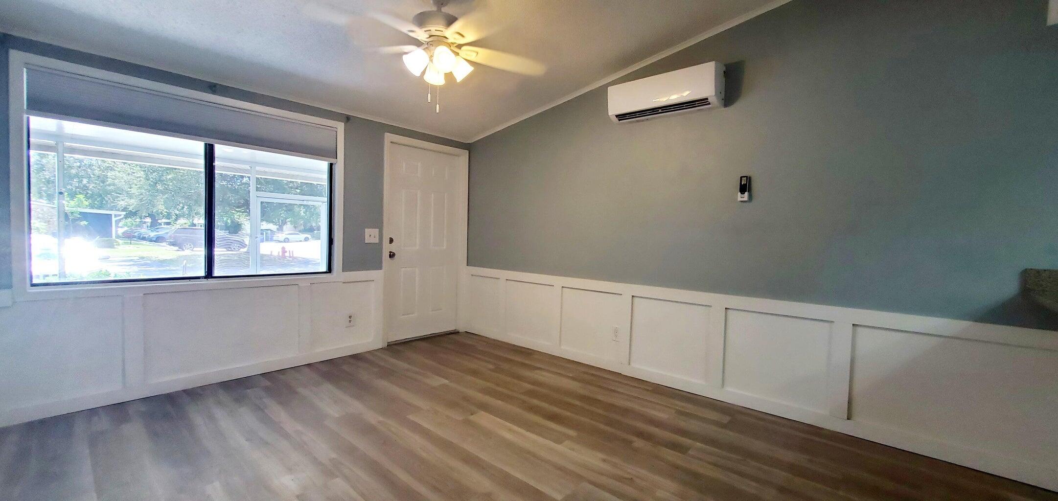560 7th Place Property Photo 10