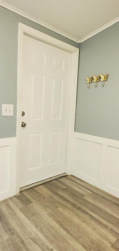 560 7th Place Property Photo 11