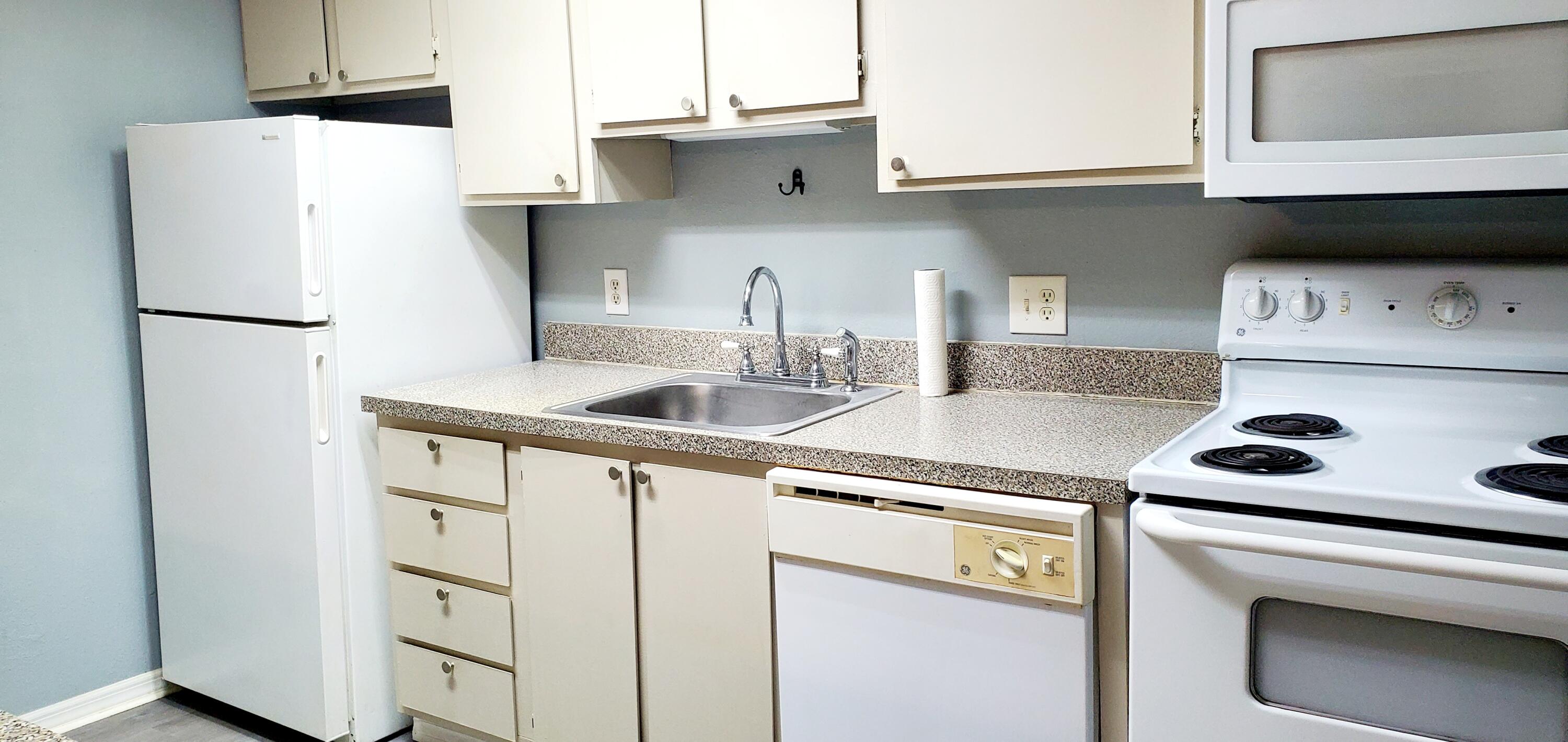560 7th Place Property Photo 16