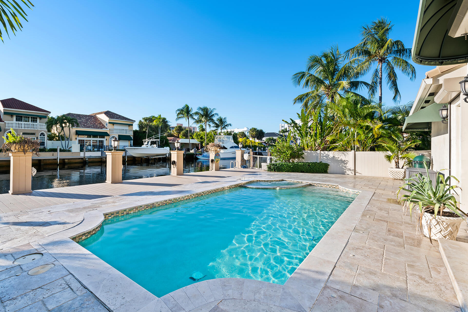 413 Coconut Isle Drive Property Photo 5
