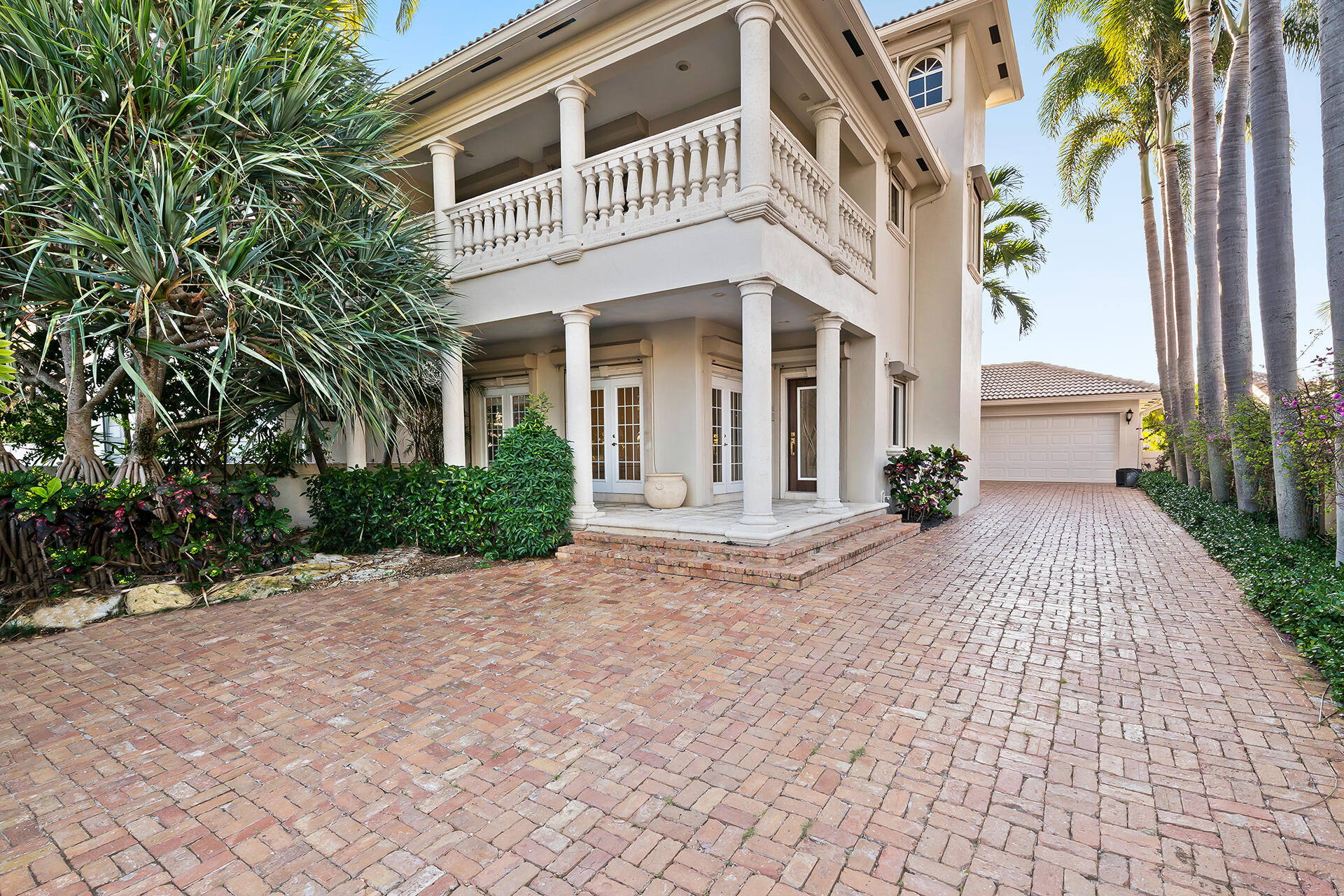 413 Coconut Isle Drive Property Photo 9