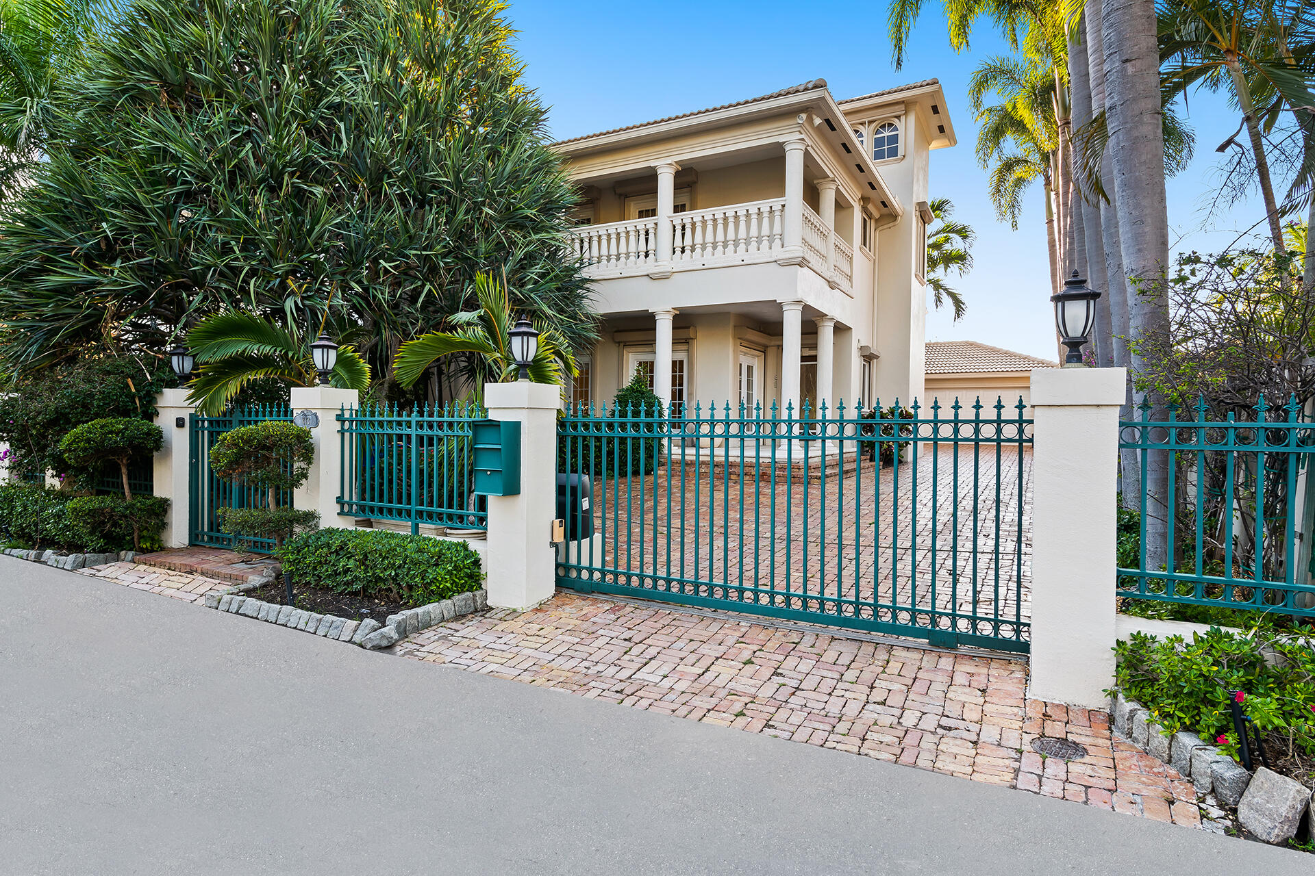 413 Coconut Isle Drive Property Photo 10