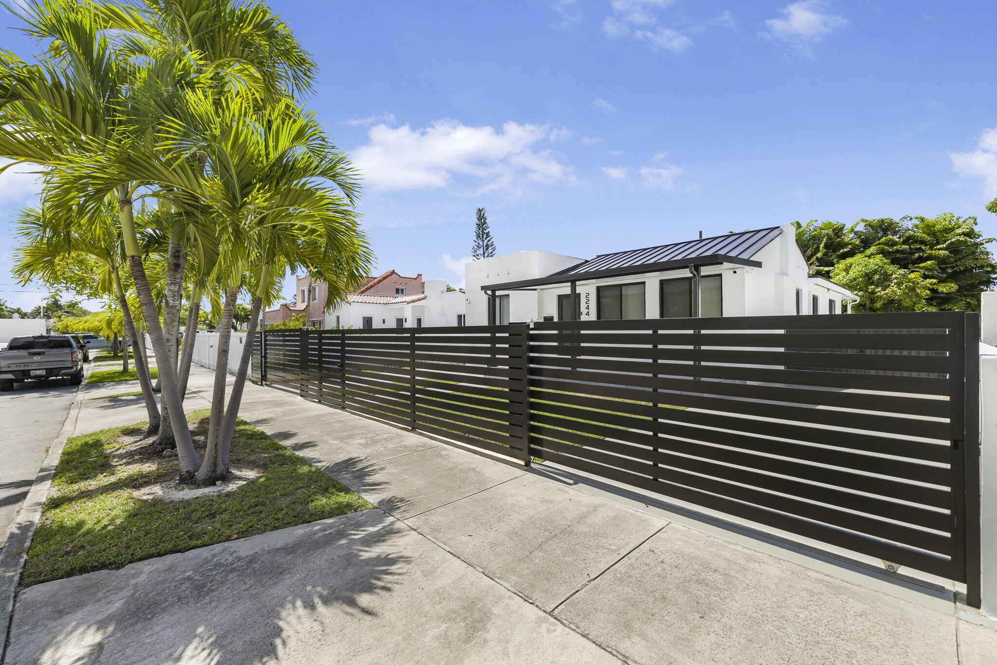 2244 Sw 10th Street Property Photo 3