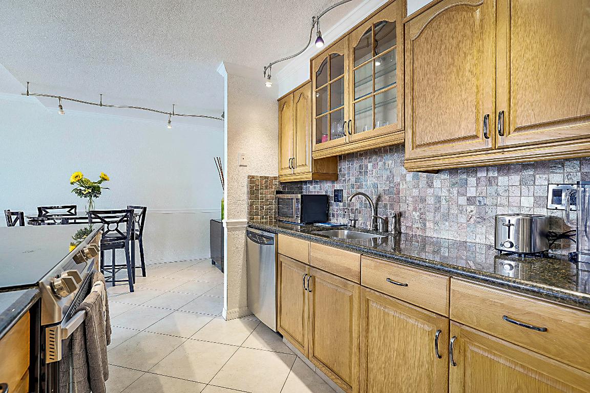 2121 N Ocean Boulevard 1105w Property Photo 10