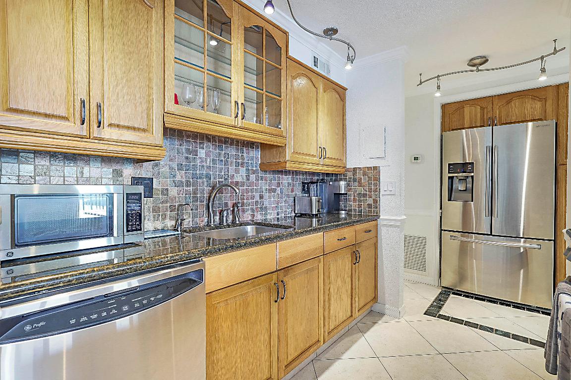 2121 N Ocean Boulevard 1105w Property Photo 11