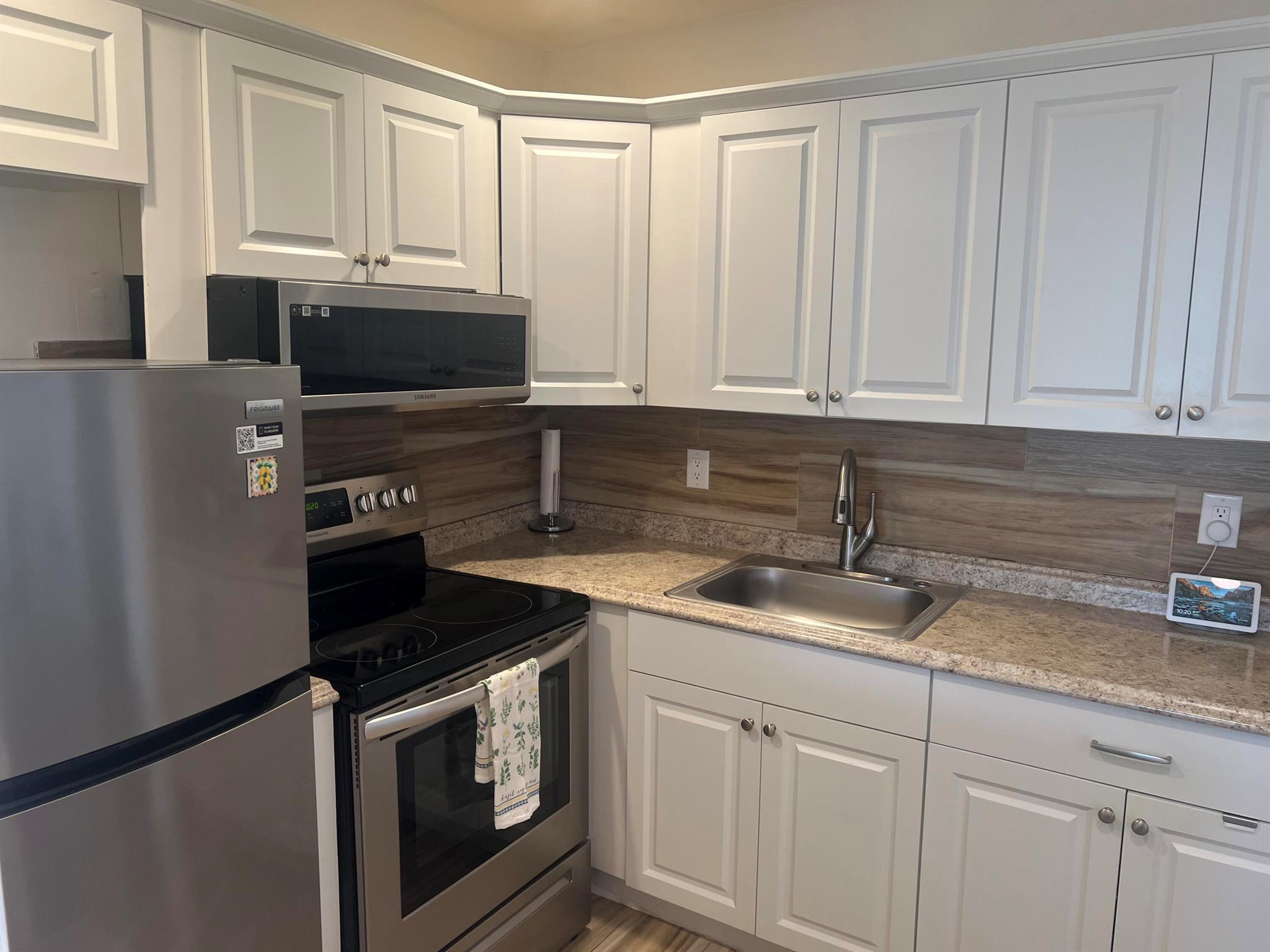 79 Dorset B Property Photo 4