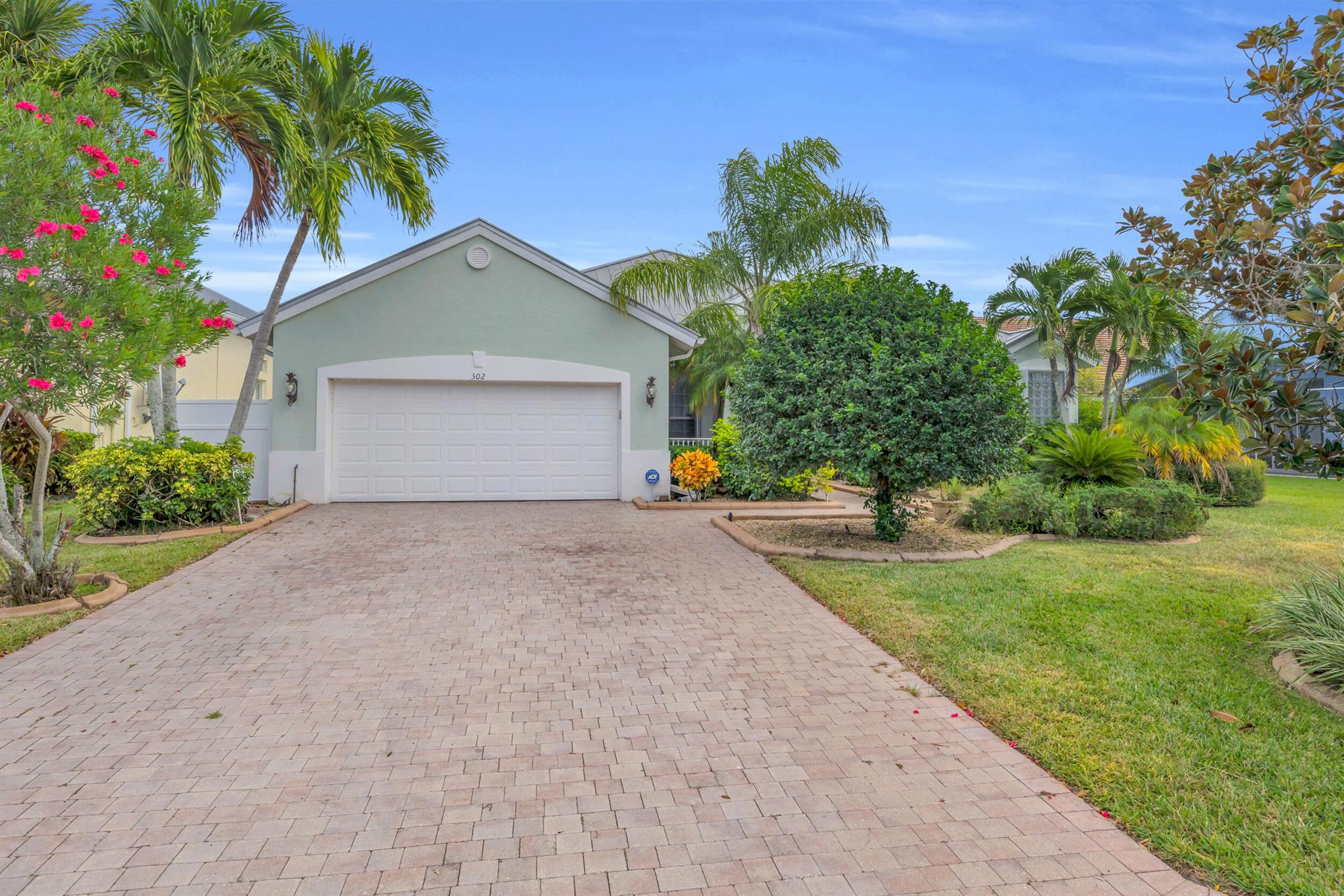 302 Nw Westover Court Property Photo 2