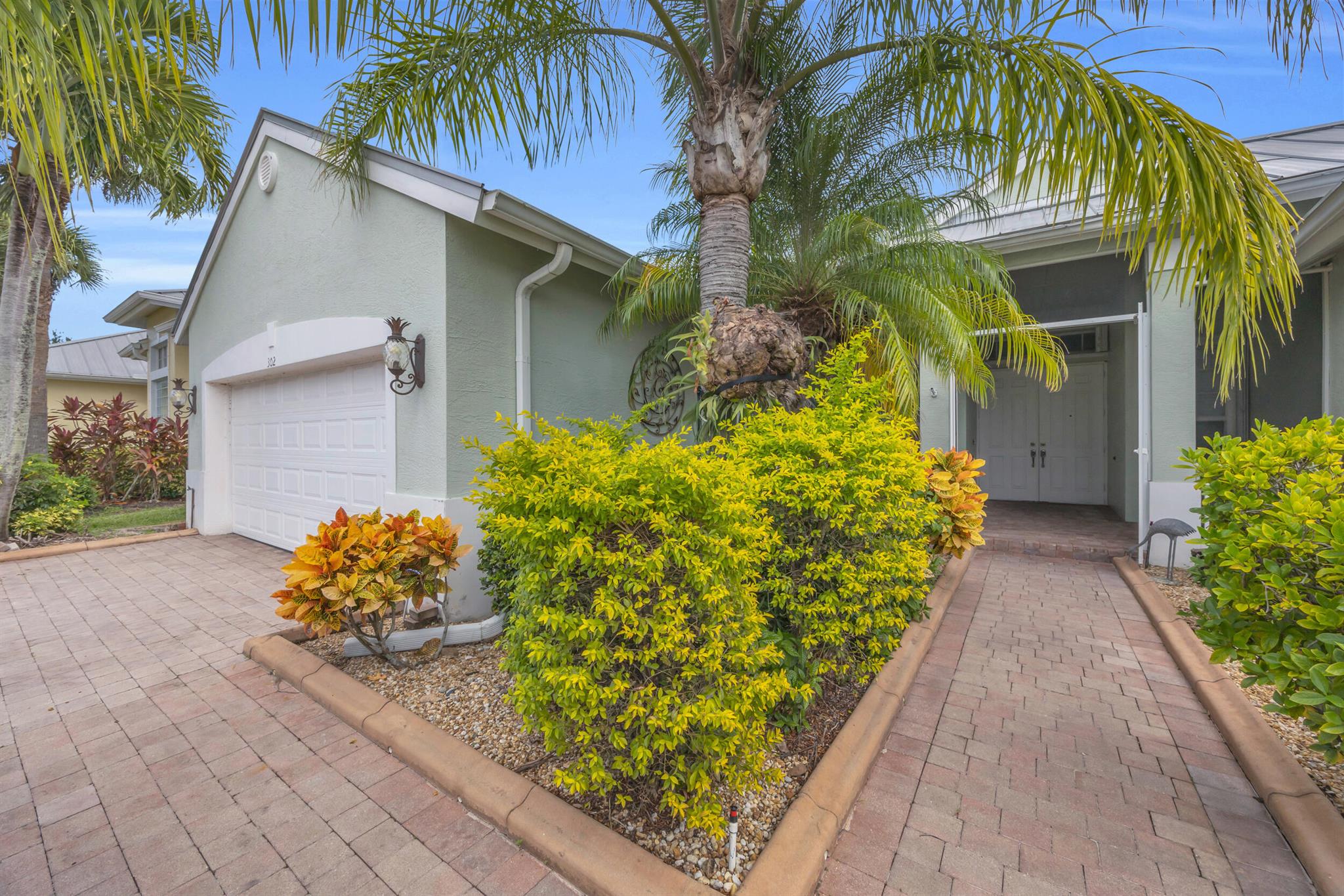 302 Nw Westover Court Property Photo 5