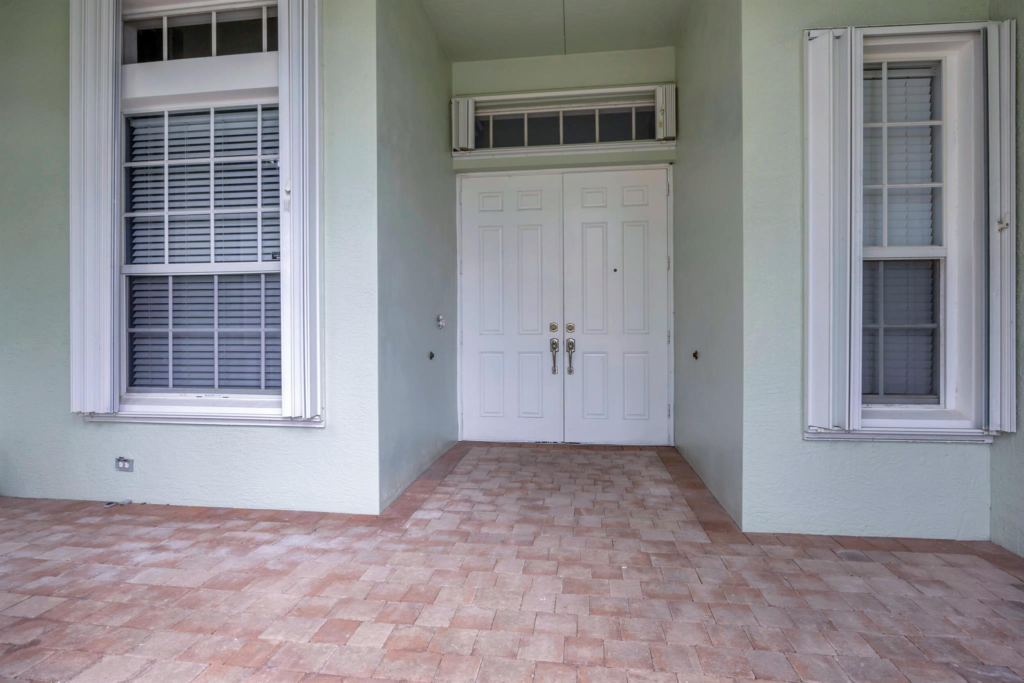 302 Nw Westover Court Property Photo 6