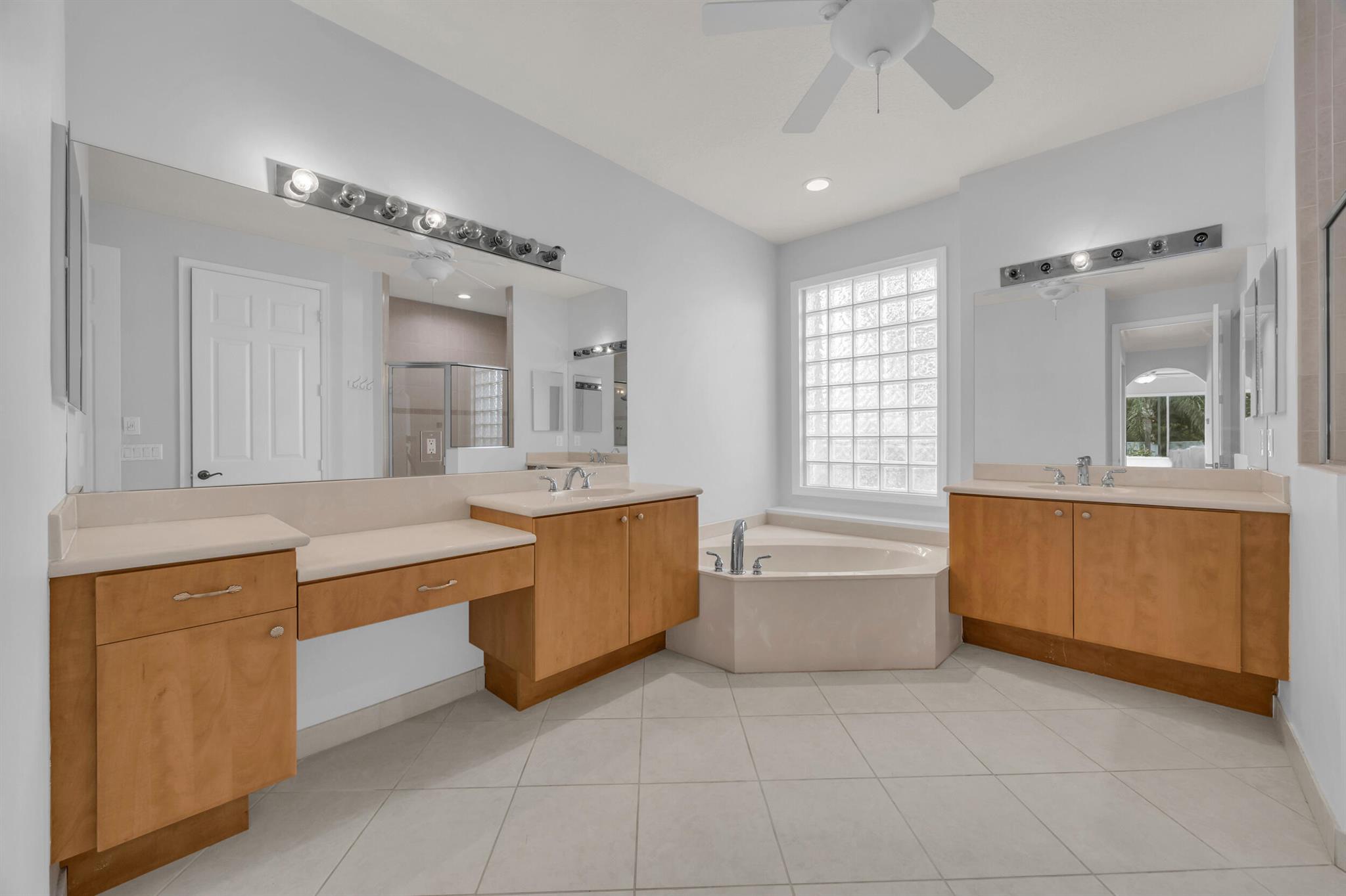 302 Nw Westover Court Property Photo 28