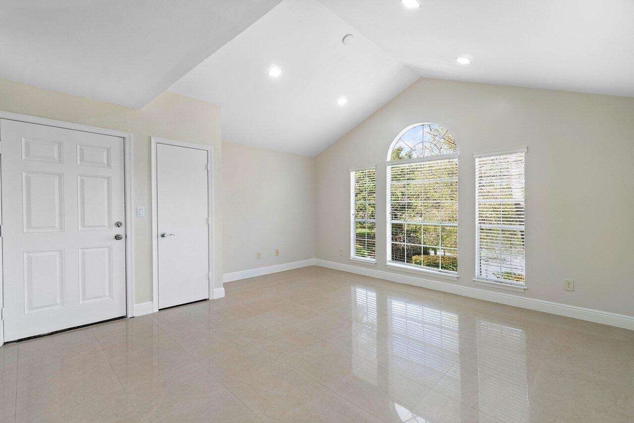 1165 Crystal Way J Property Photo 4