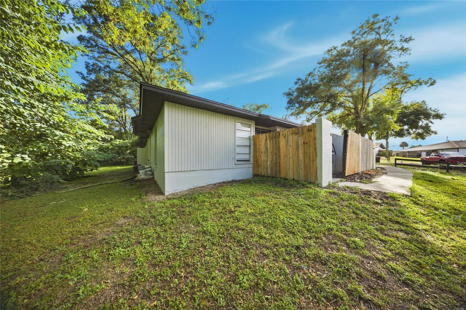 5305 Se 28th Lane All Units Property Photo 4