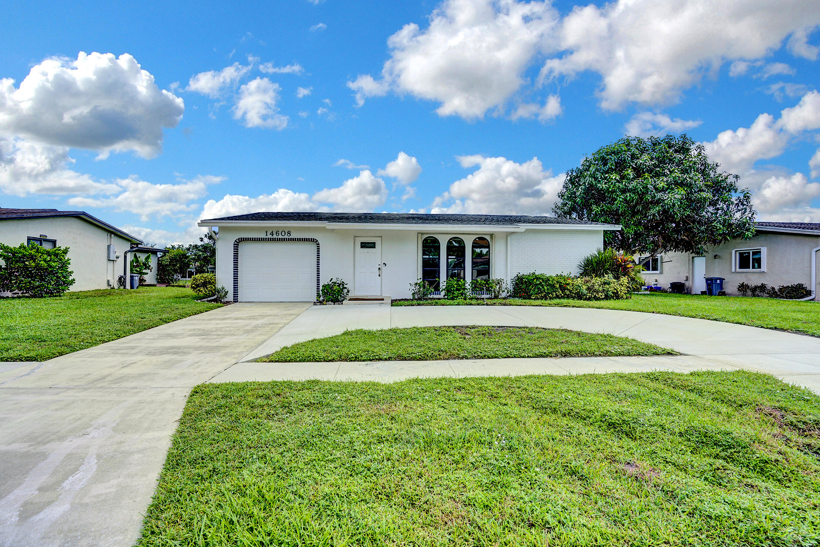 14608 Country Side Lane Property Photo 2