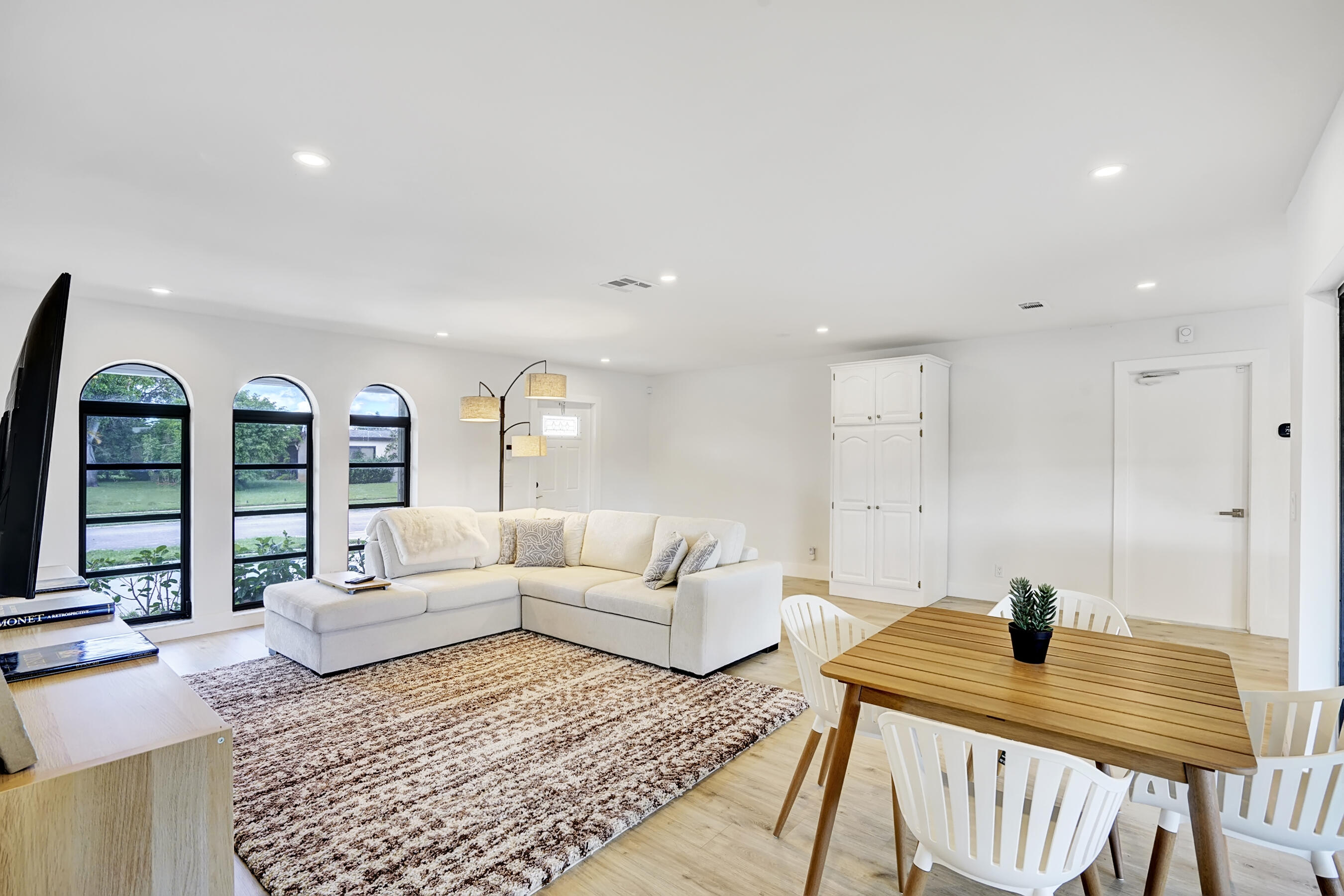 14608 Country Side Lane Property Photo 3