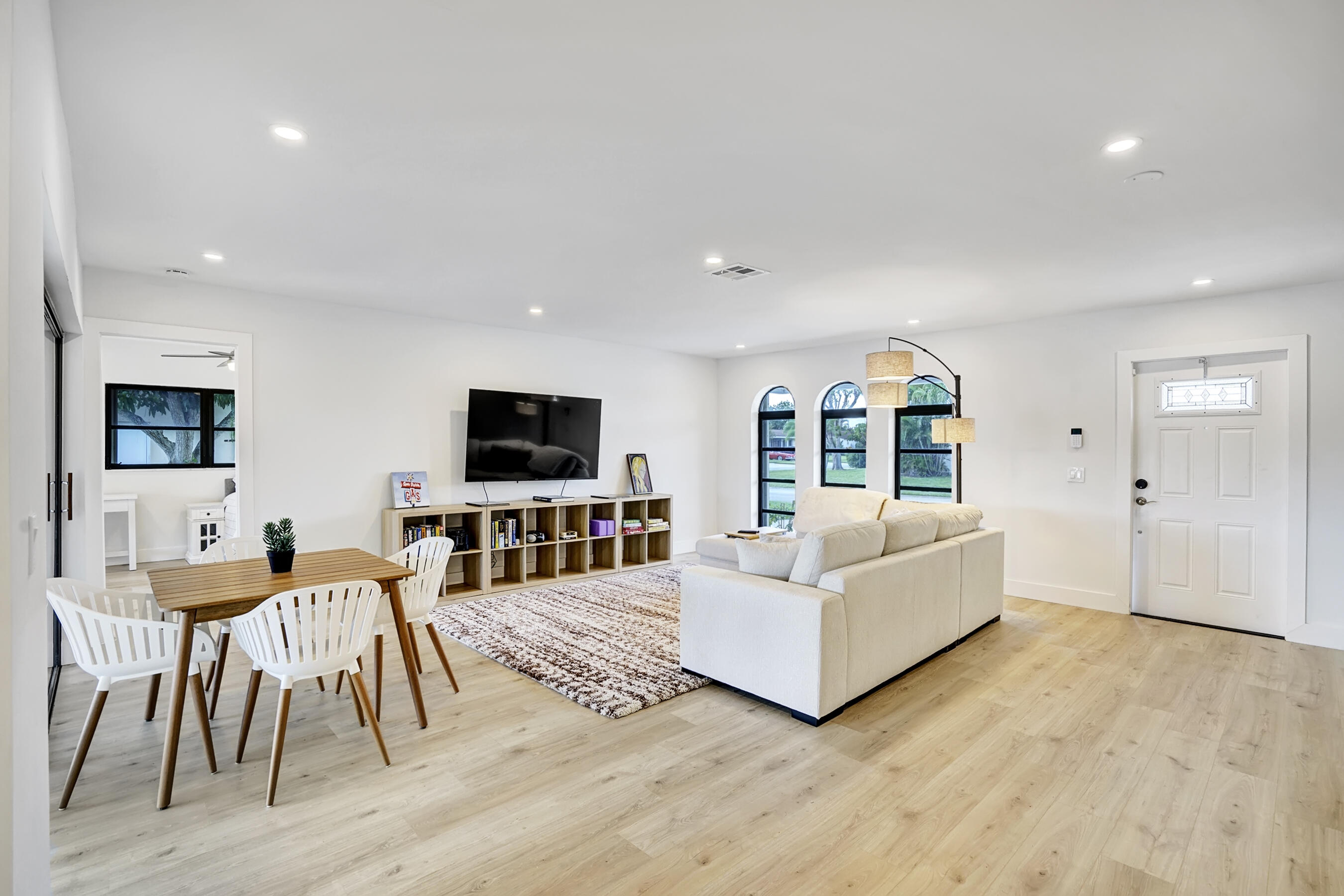14608 Country Side Lane Property Photo 4