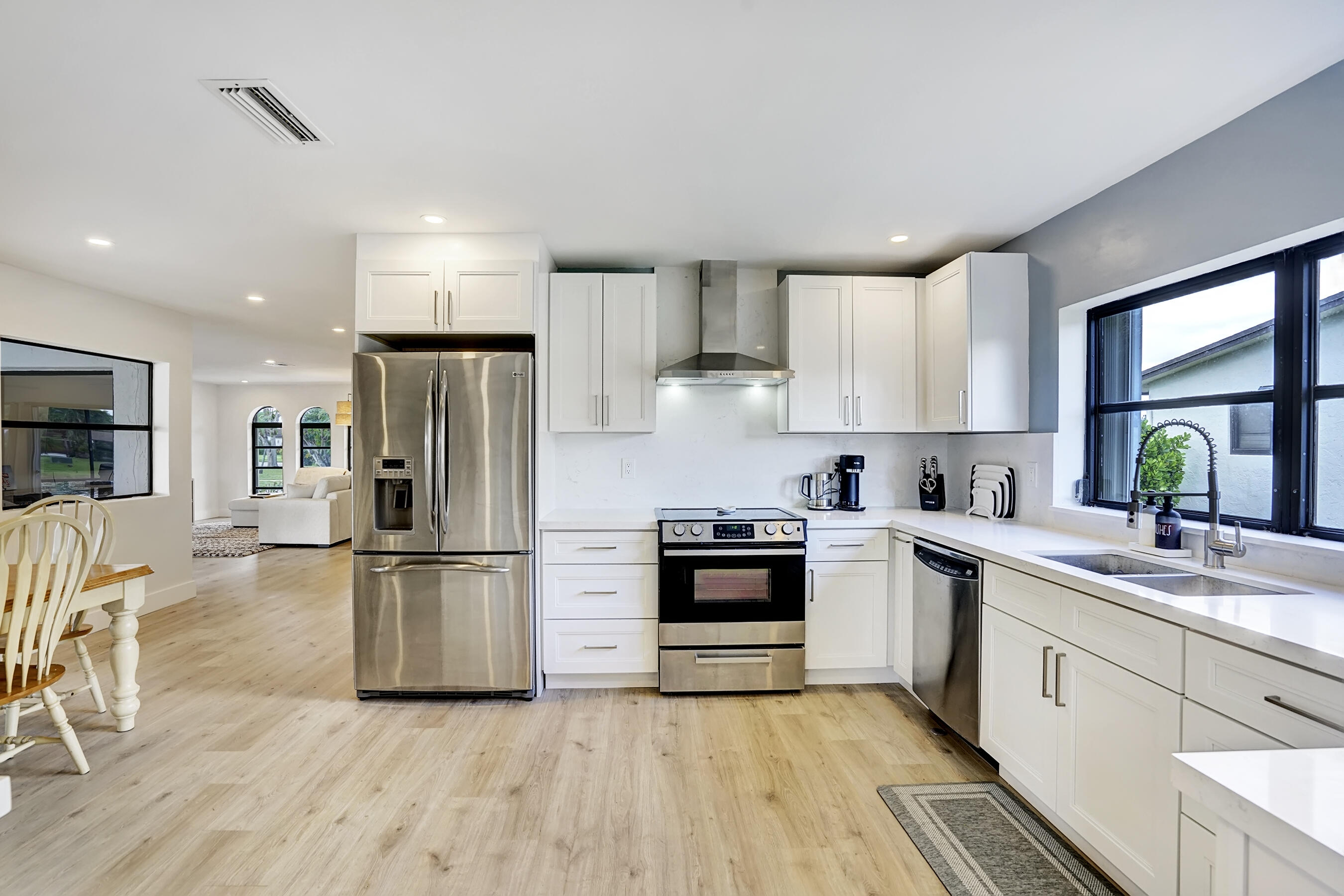 14608 Country Side Lane Property Photo 6