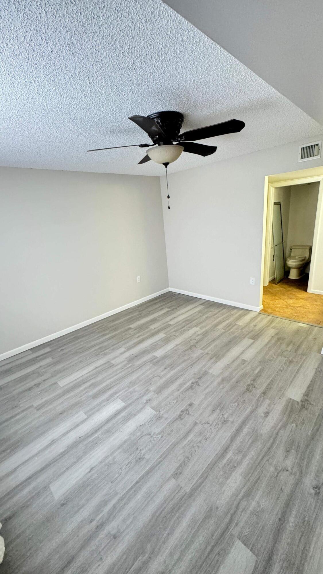 6049 Balboa Circle 202 Property Photo 9