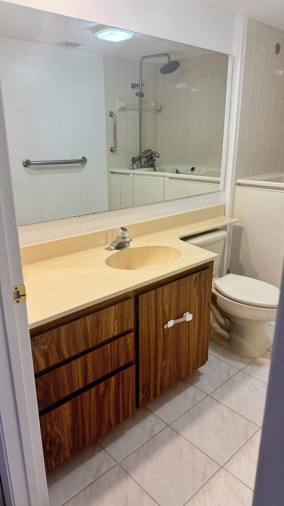6049 Balboa Circle 202 Property Photo 19