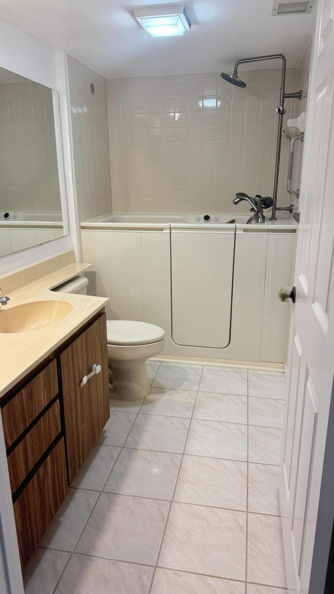 6049 Balboa Circle 202 Property Photo 20