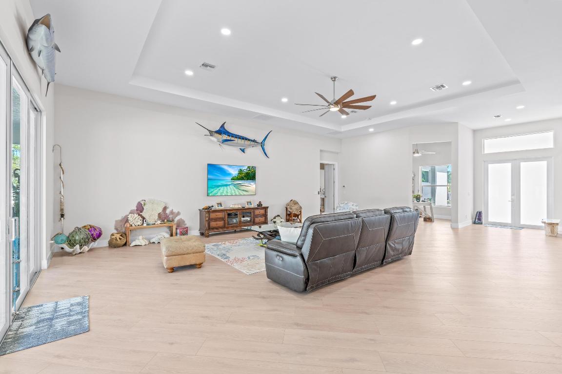 8425 Apache Boulevard Property Photo 8