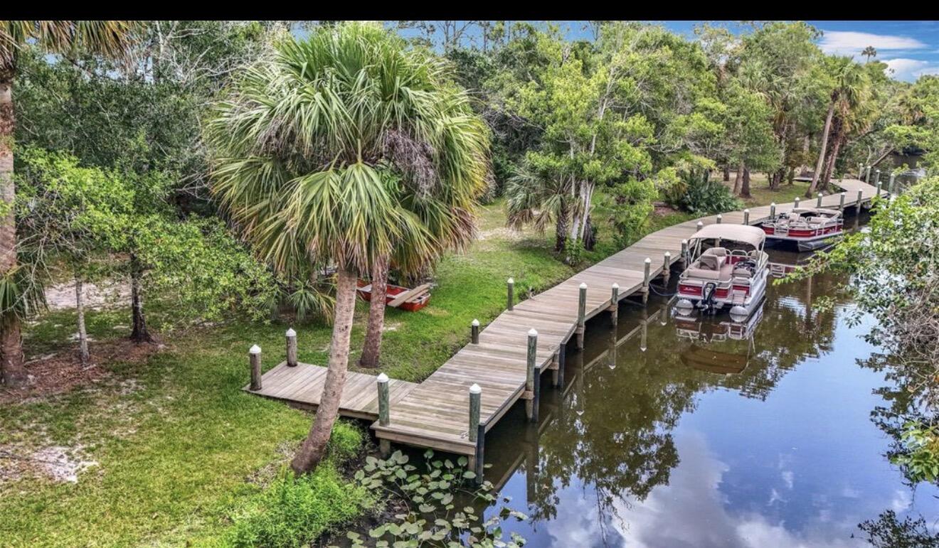 104 NE Charleston Oaks Drive