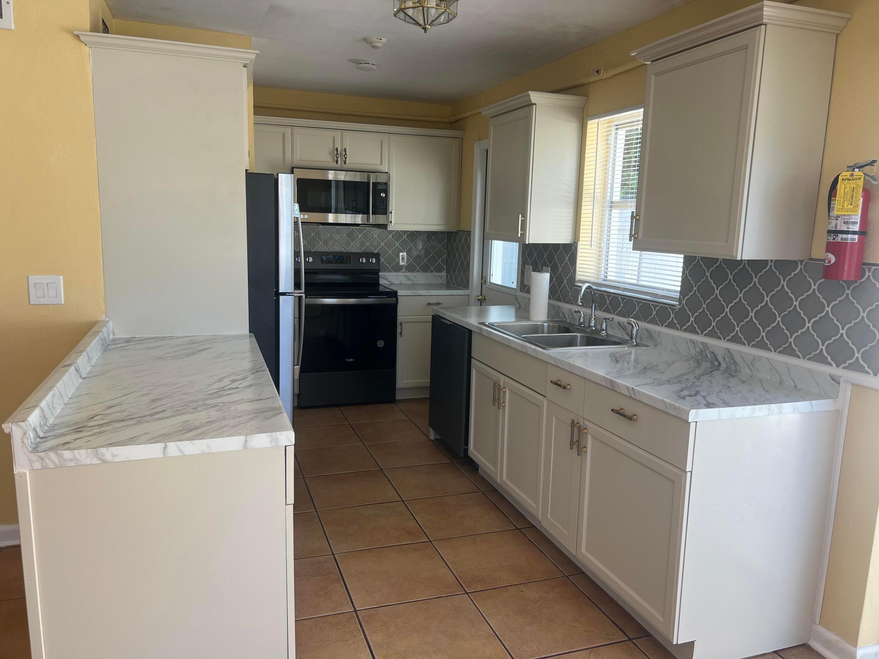 4052 Collin Drive Property Photo 6