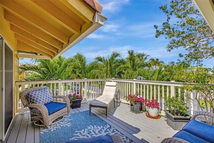 237 Seabreeze Circle Property Photo 1