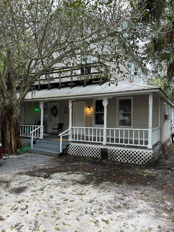 2172 Ne Poinciana Terrace Property Photo 4